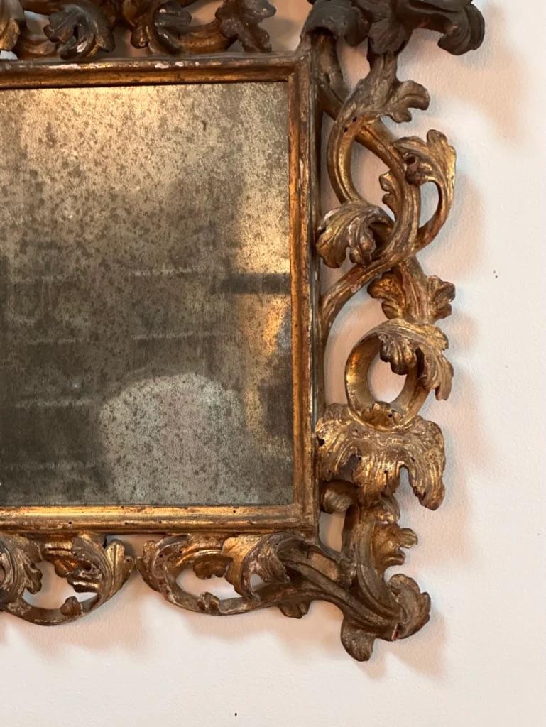 Small 18th Century Italian Carved Gilt Mirror In Good Condition In Charlottesville, VA