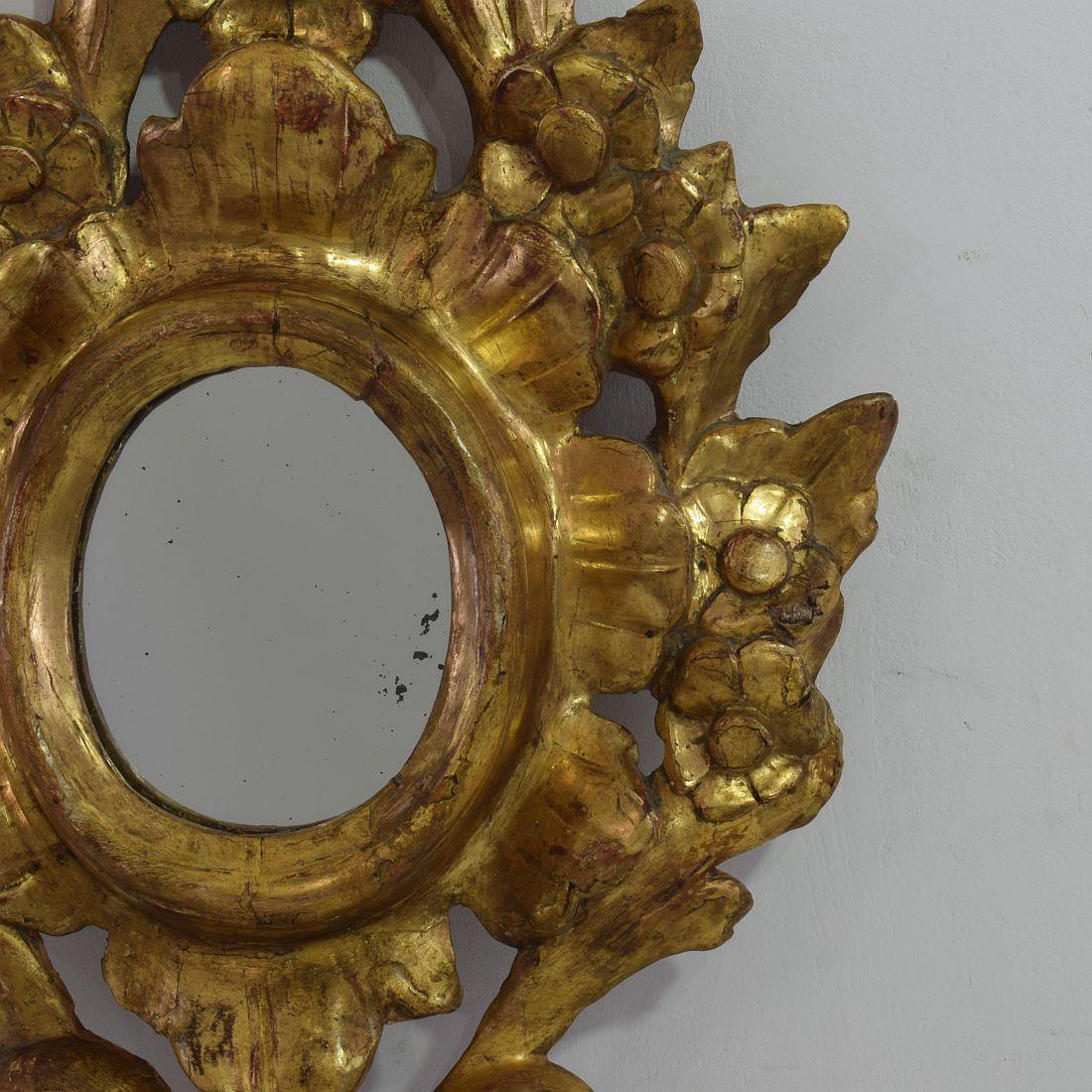 Small 18th Century Italian Giltwood Baroque Mirror In Good Condition In Buisson, FR