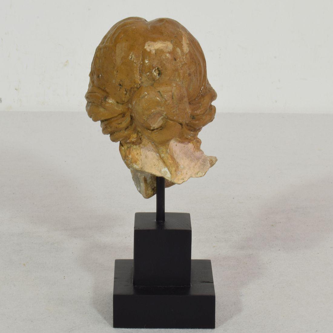 Small 18th Century Italian / Neapolitan Terracotta Head of a Madonna In Good Condition In Buisson, FR