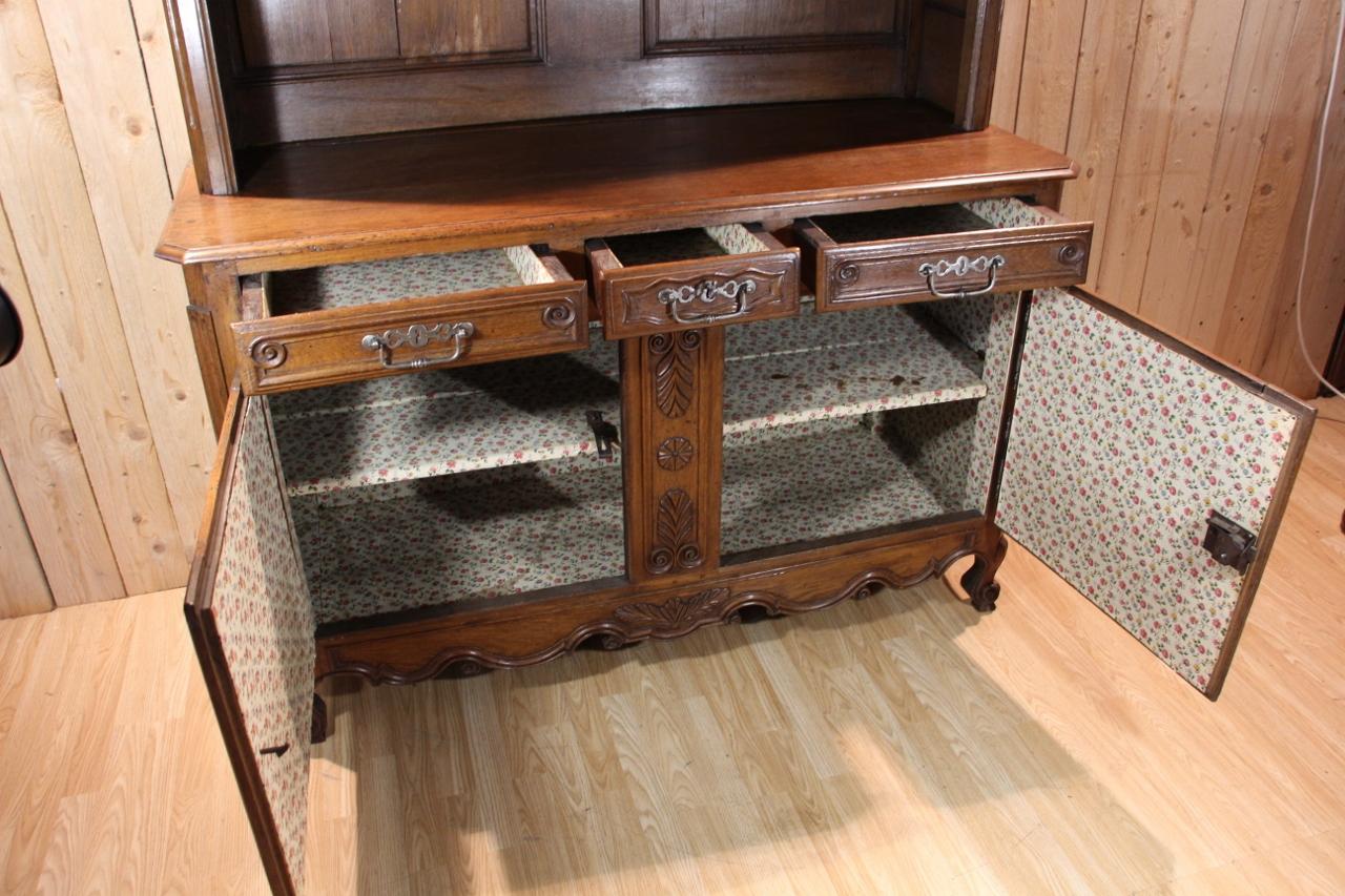 Small 18th Century Lorraine Dresser For Sale 4