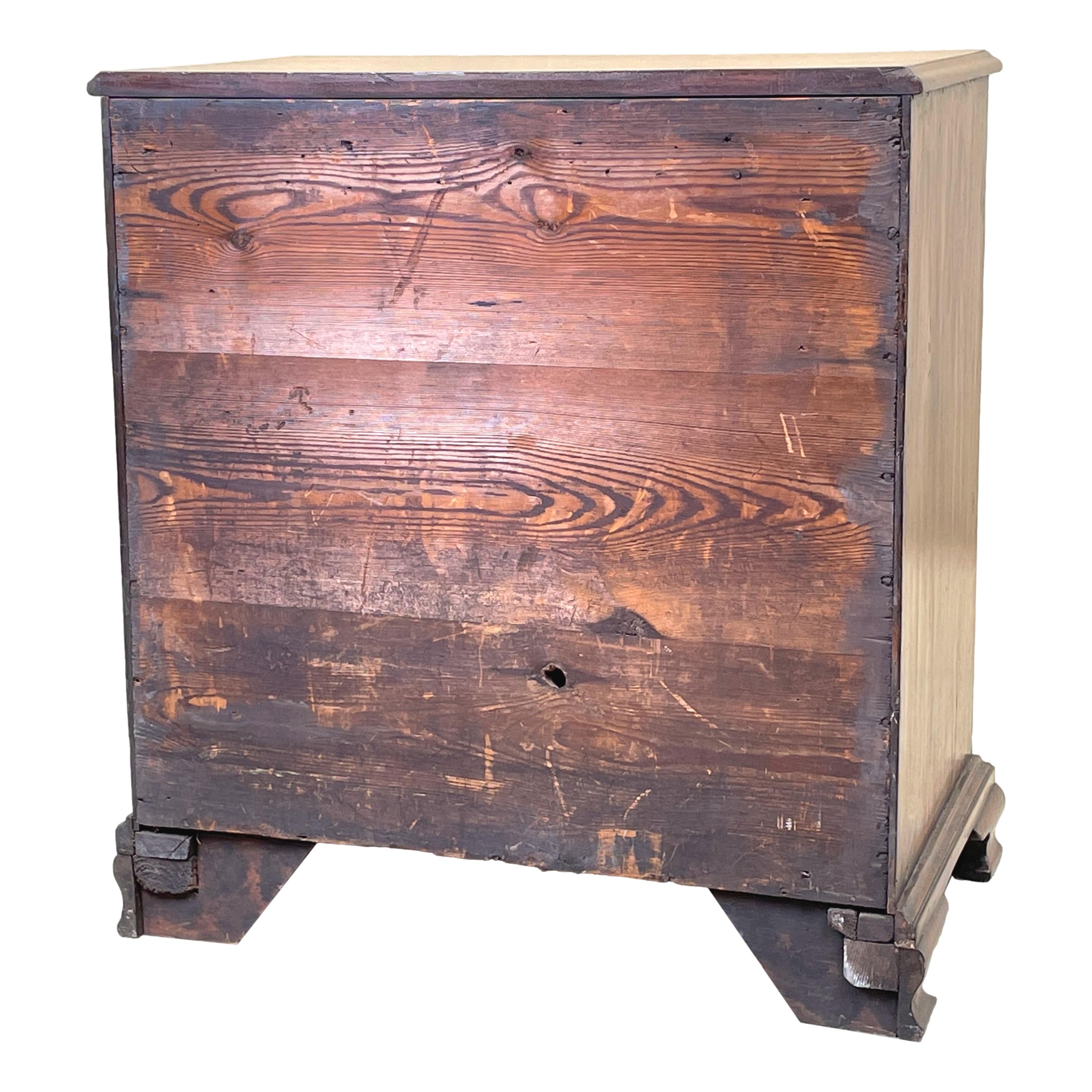 Small 18th Century Mahogany Chest For Sale 4