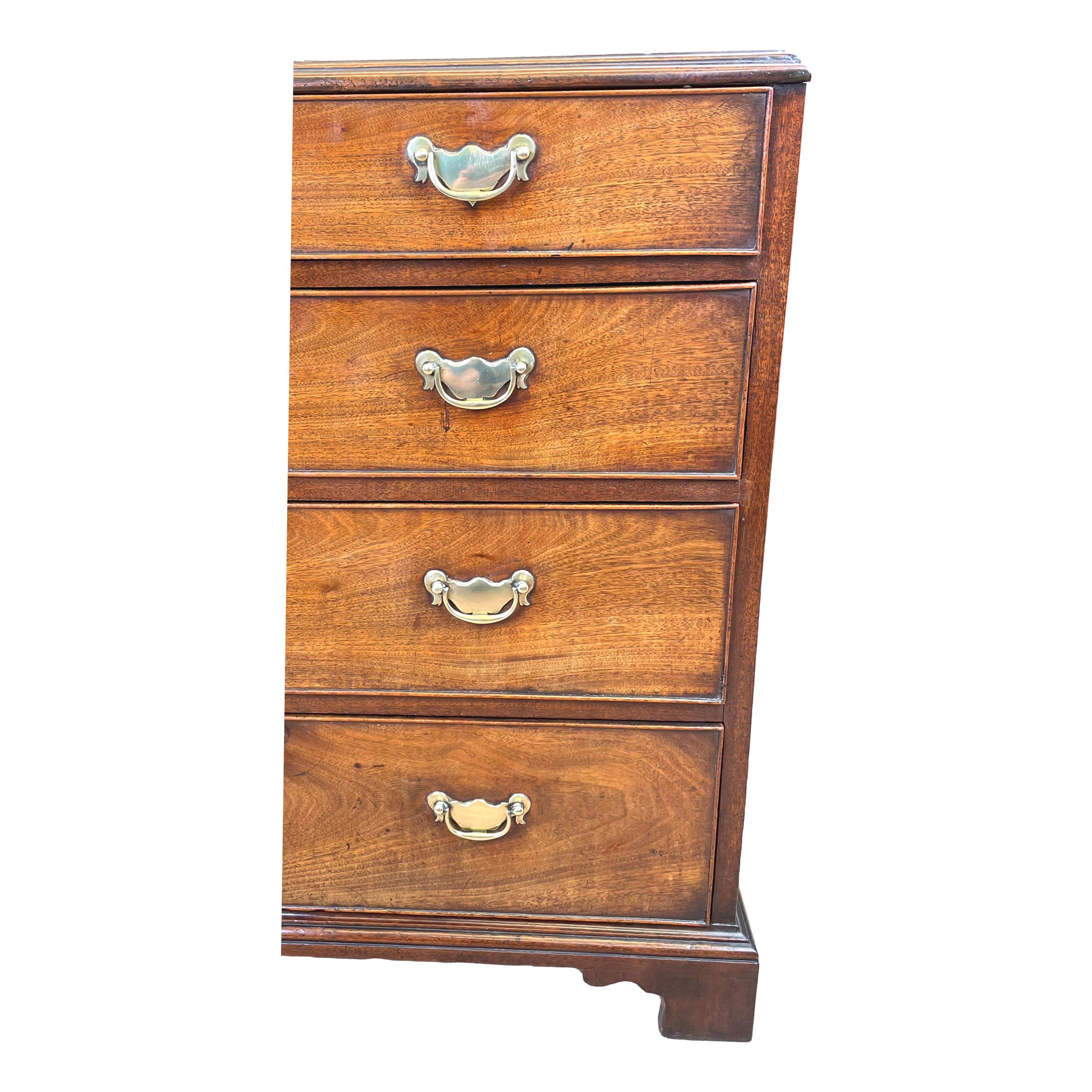 A very good quality mid 19th century small Georgian
Mahogany chest having well figured top with part
Caddy moulded edge over four long drawers
Retaining original brasswear raised on
Original shaped bracket feet

(This sweet, diminutive chest