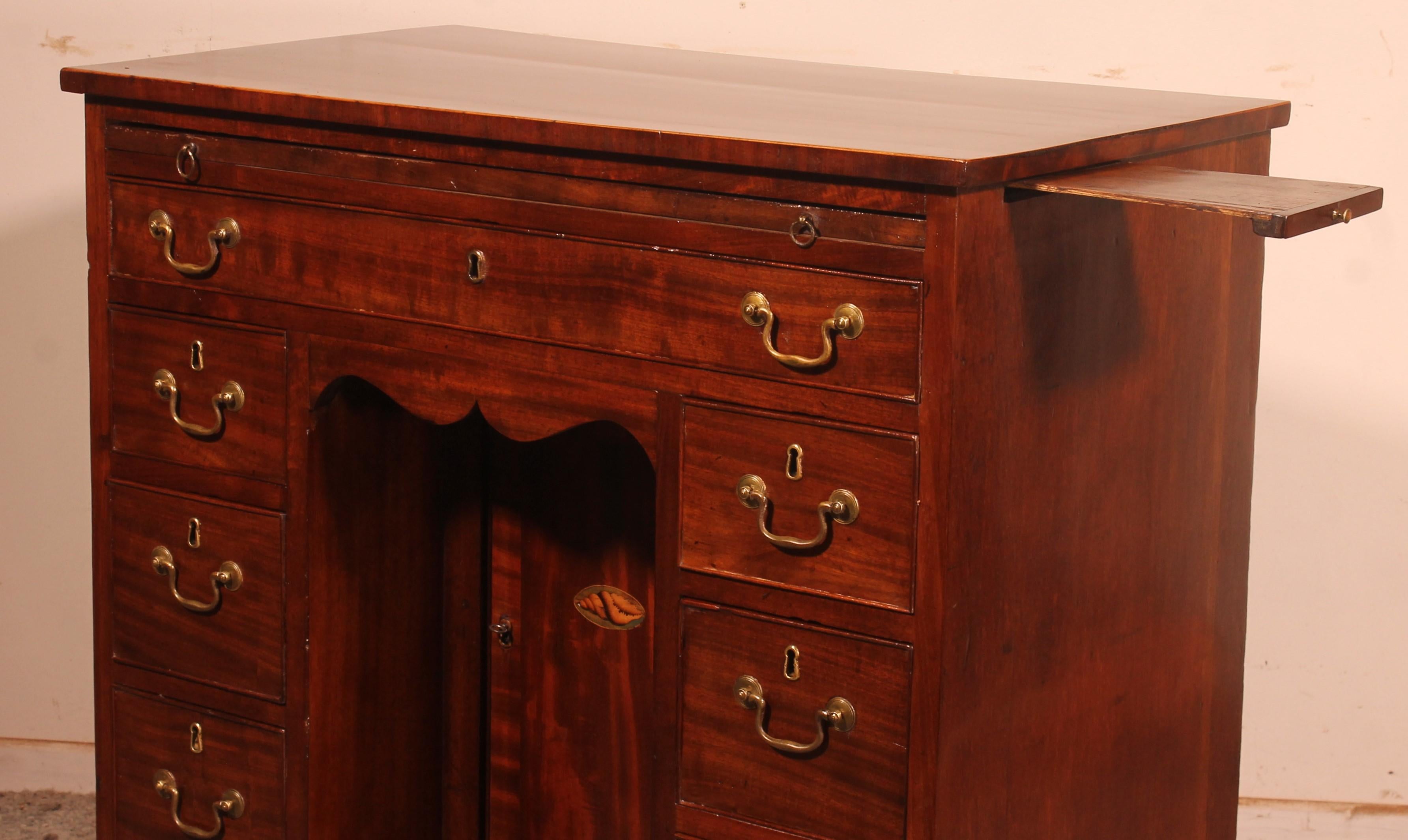 18th Century and Earlier Small 18th Century Mahogany Kneehole Desk George III For Sale