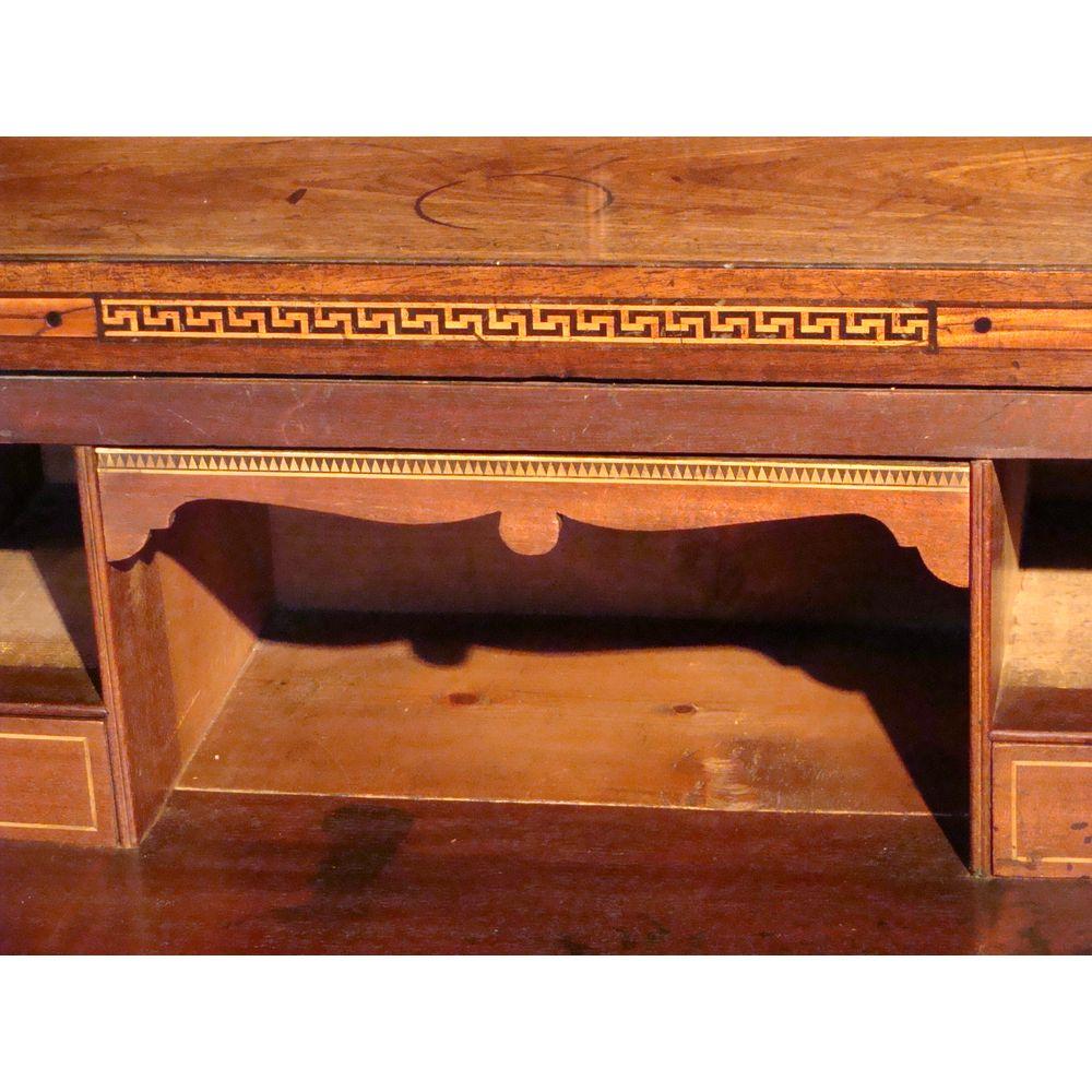 A small late 18th century secretaire bookcase / cabinet.
George III period, circa 1790.

Of very good rich color.
Inlaid and crossbanded throughout.
Only 2'5