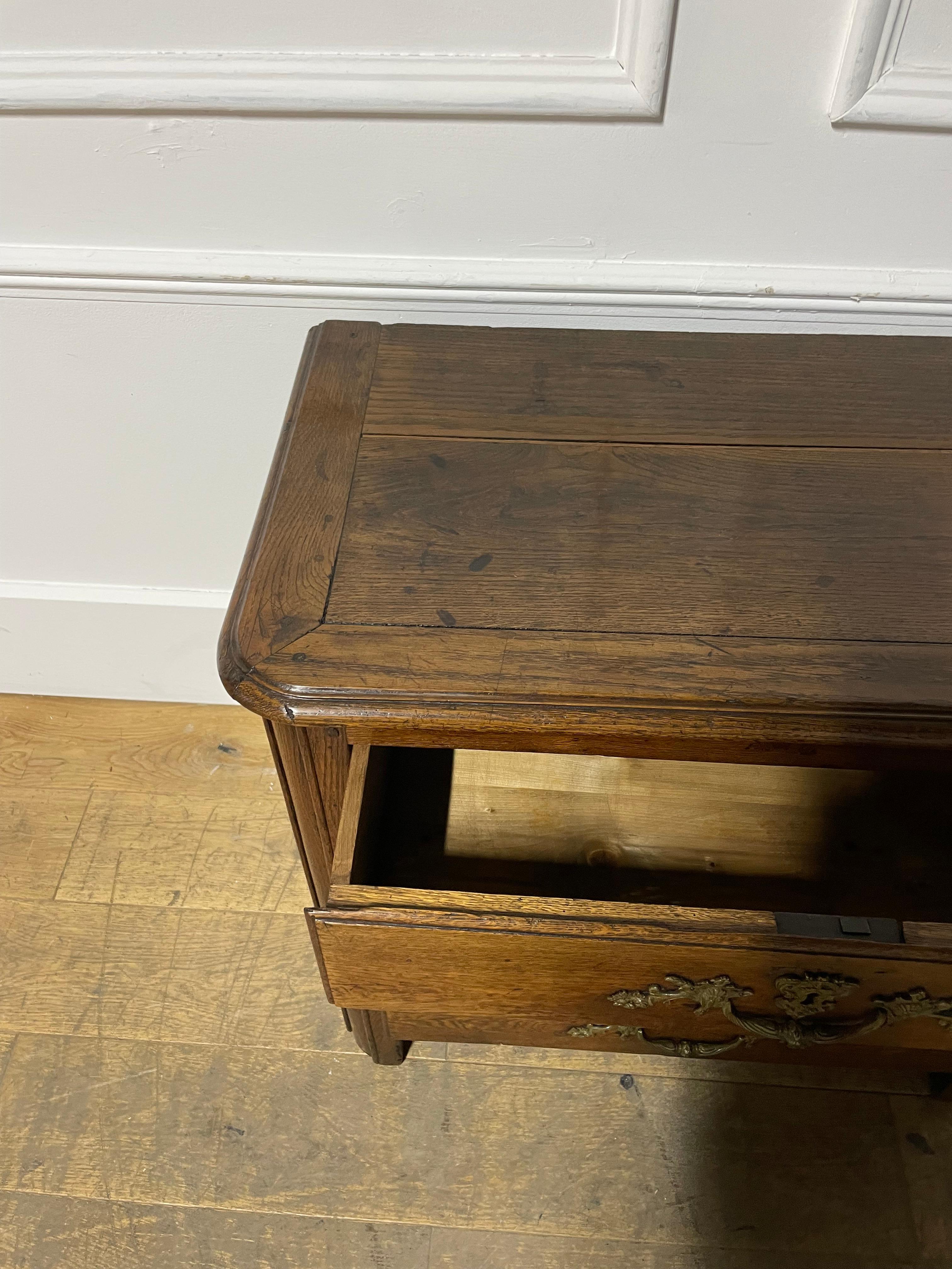 Piccola cassettiera / commode in rovere del XVIII secolo in vendita 7