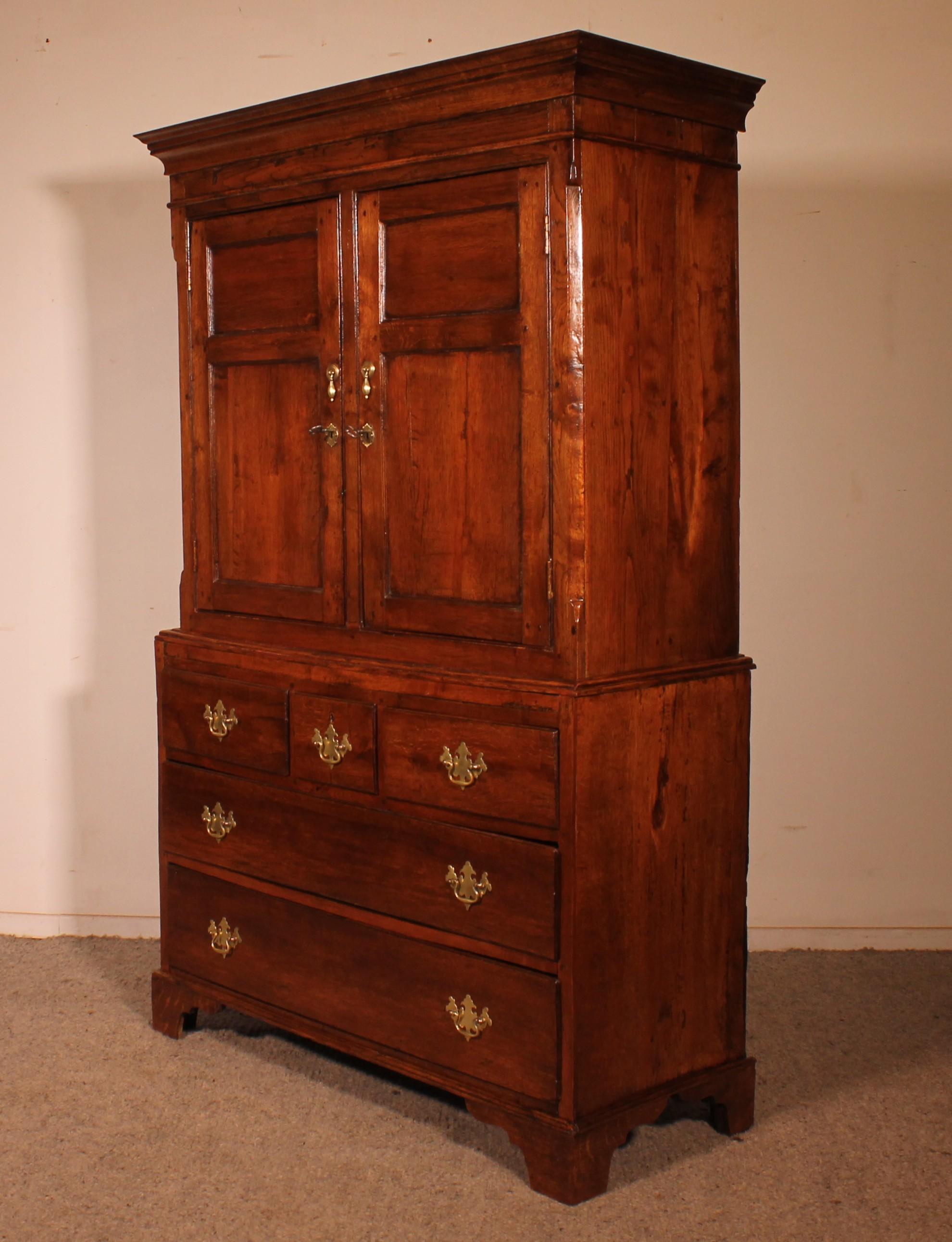 Piccola pressa per biancheria in Oak del XVIII secolo in vendita 3