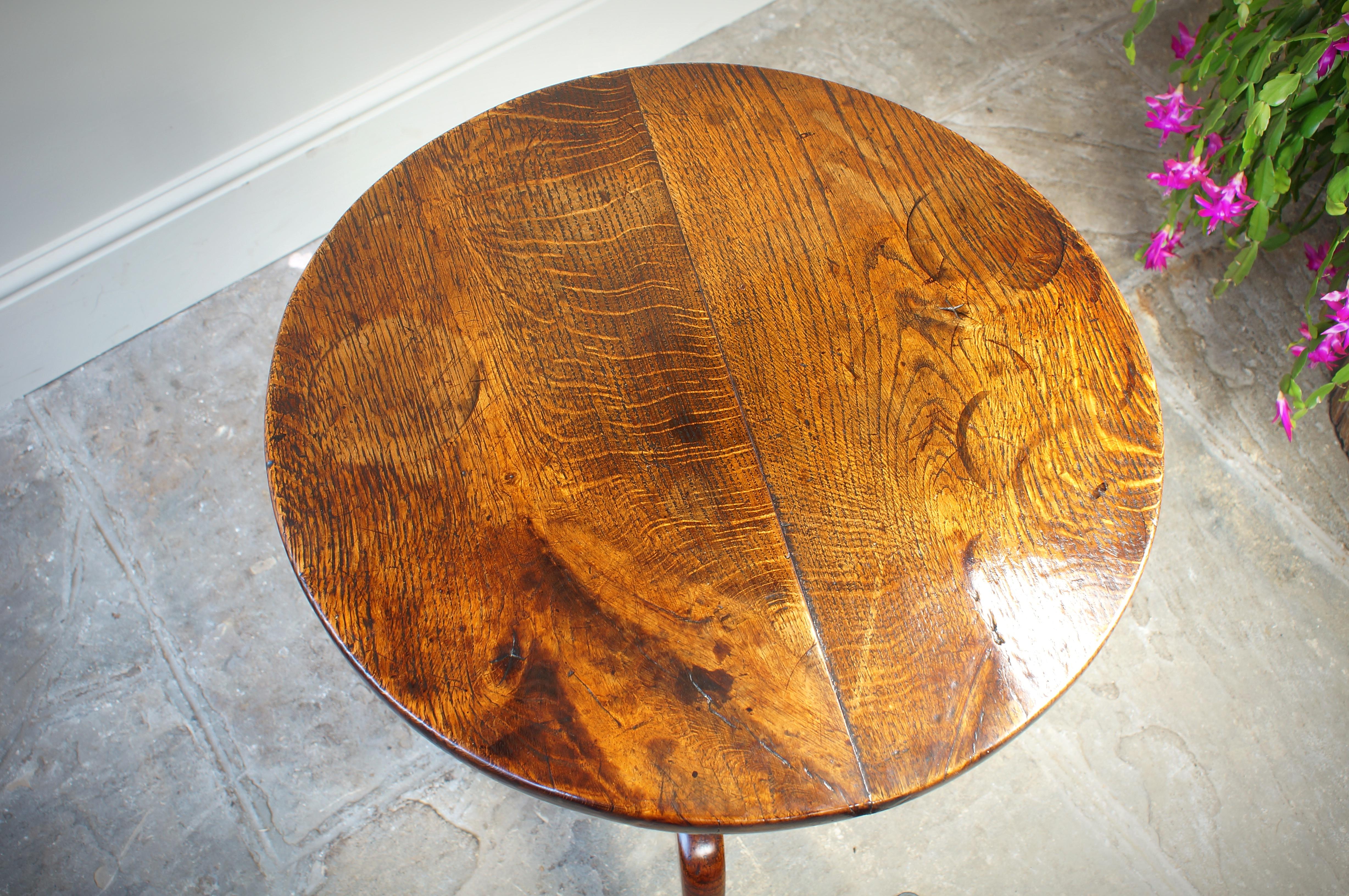Small 18th Century Oak Tripod Table For Sale 4
