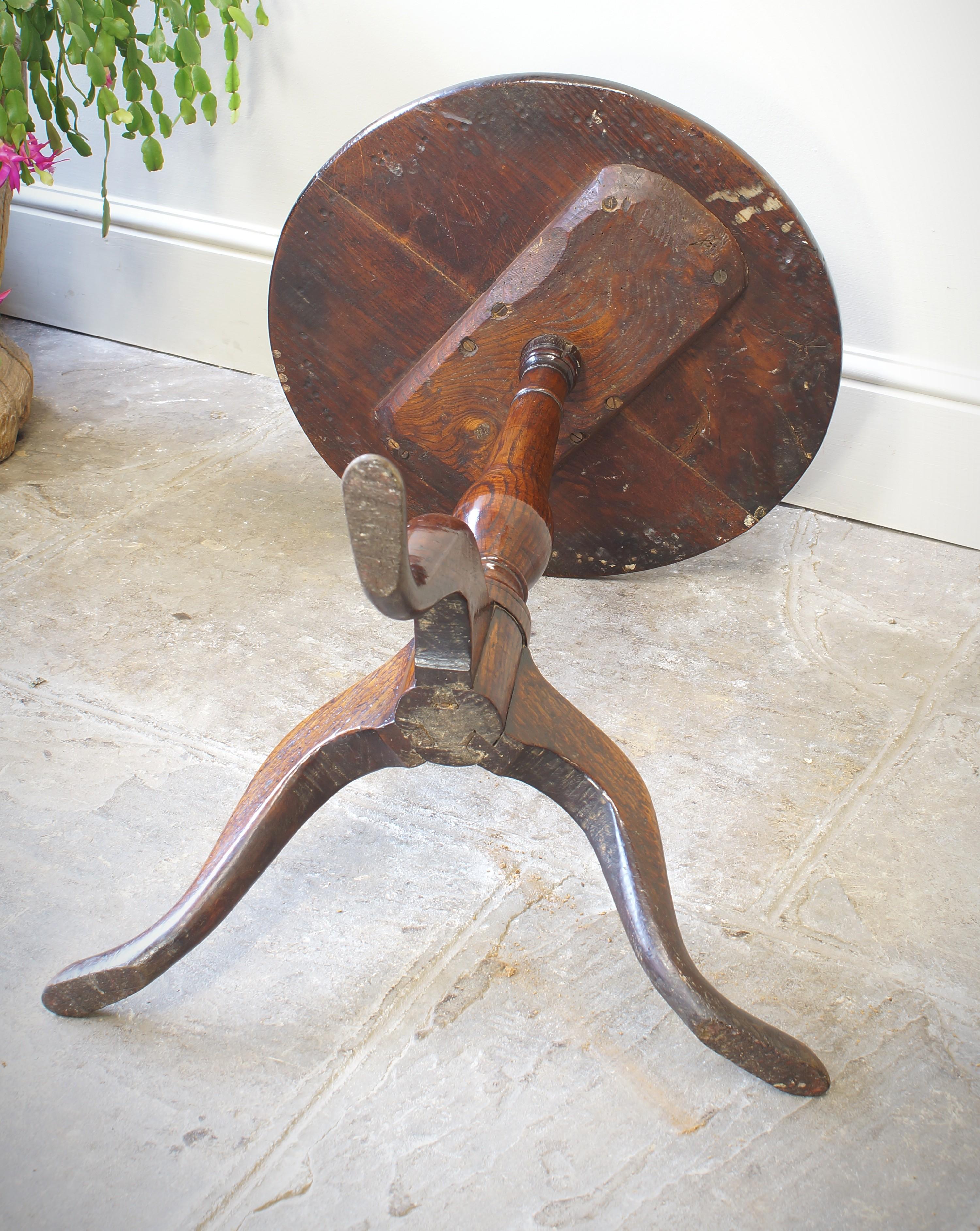 Small 18th Century Oak Tripod Table For Sale 8