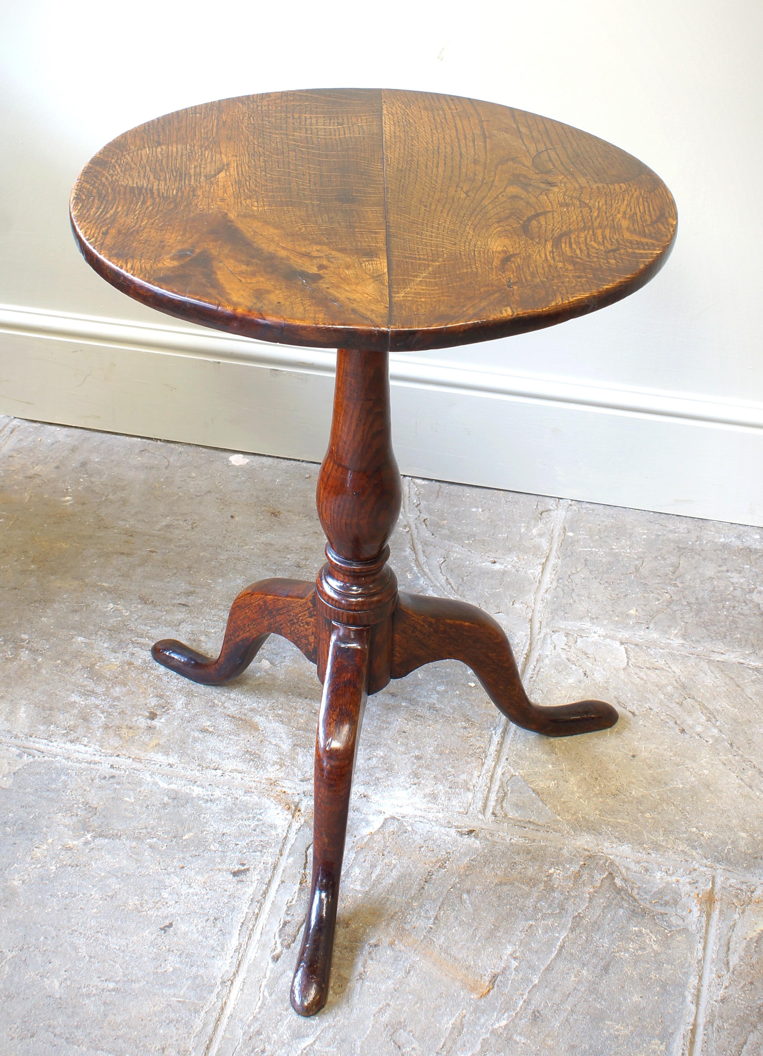 Small 18th Century Oak Tripod Table For Sale 1