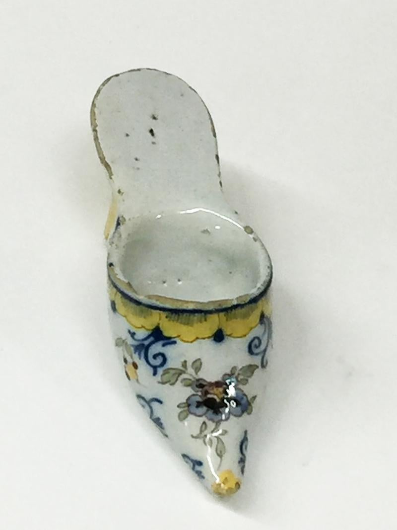 18th Century Polychrome Earthenware Shoe Slippery, Makkum, the Netherlands For Sale 2