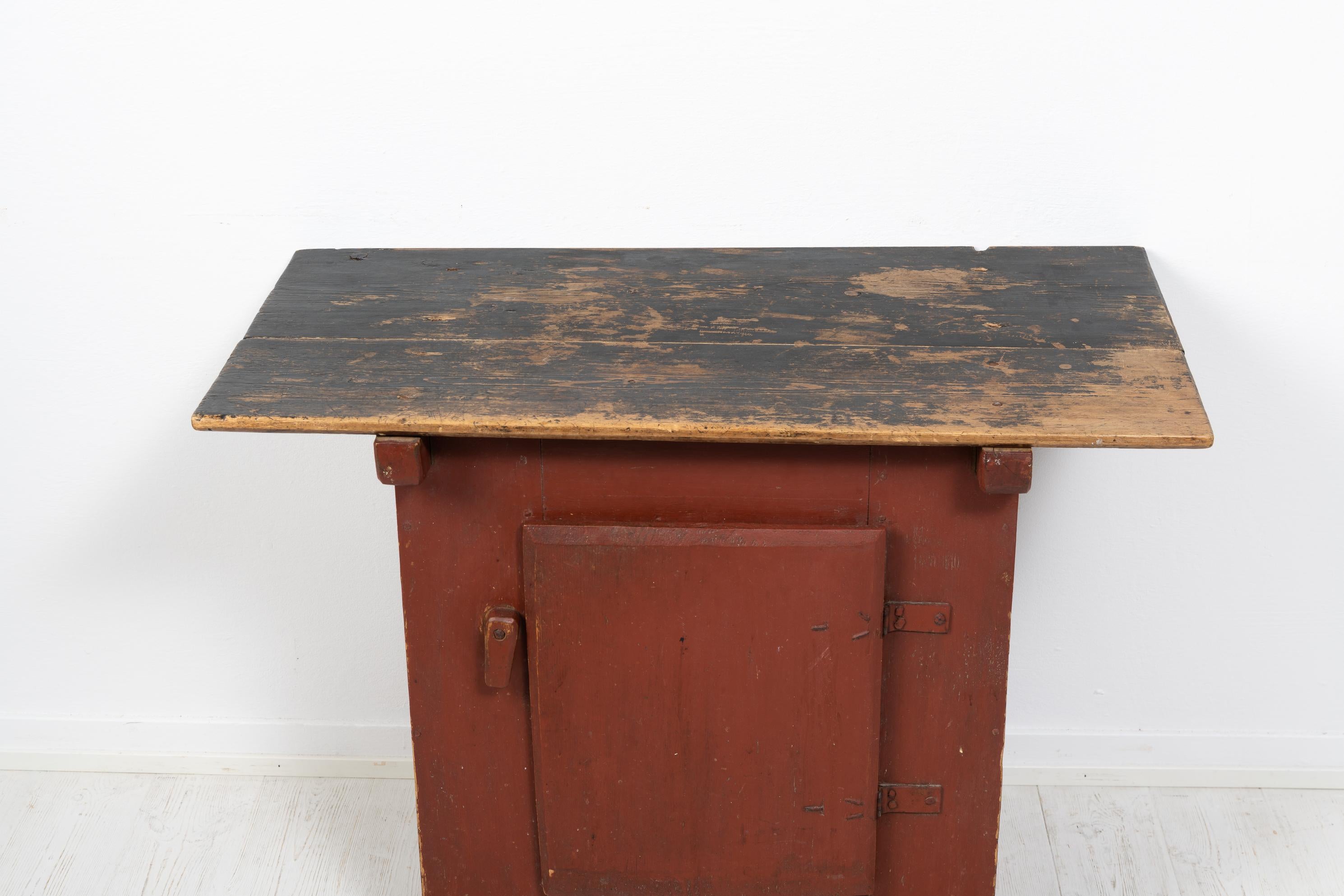Small 18th Century Swedish Cabinet or Side Table For Sale 5
