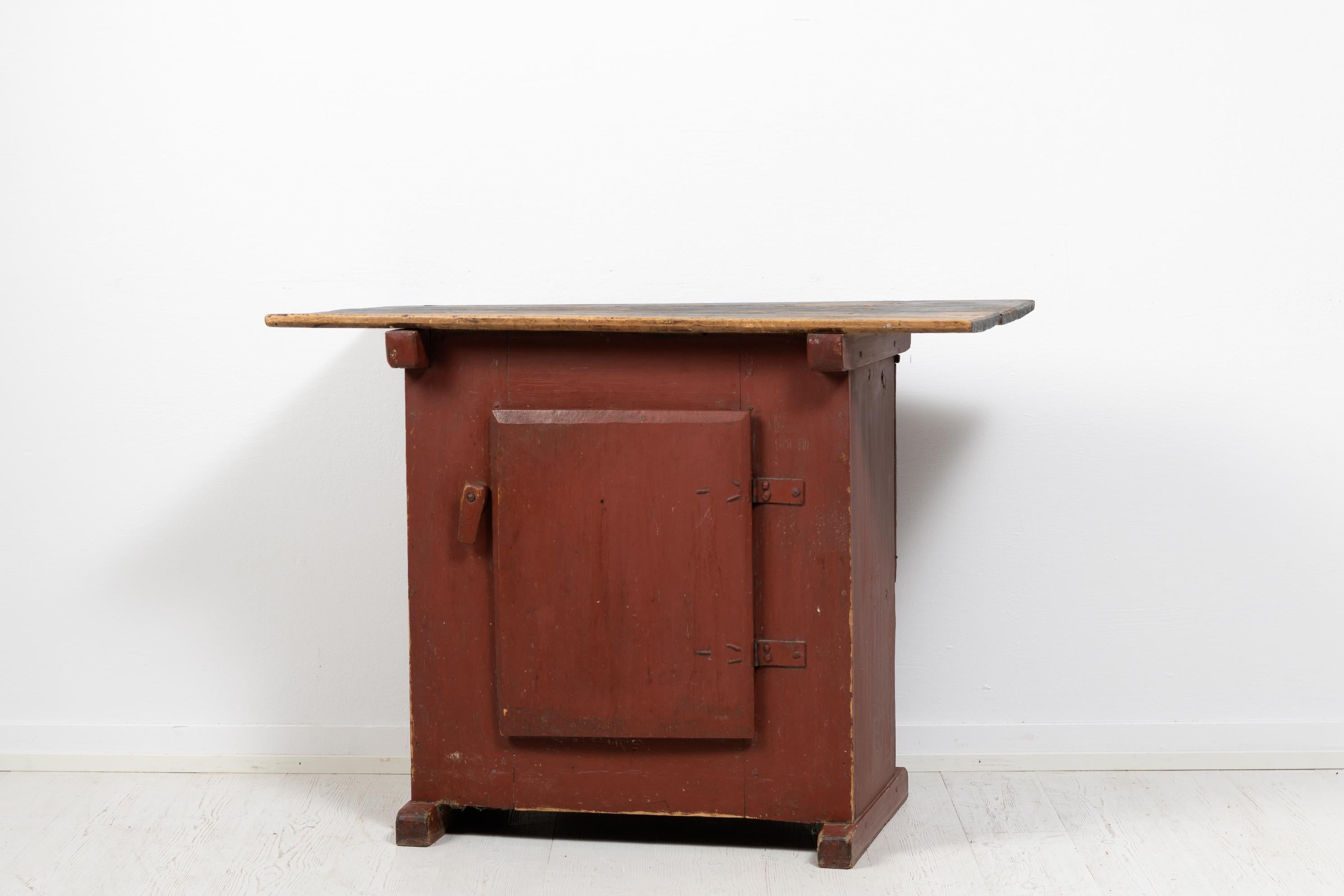 Small 18th Century Swedish Cabinet or Side Table For Sale 2