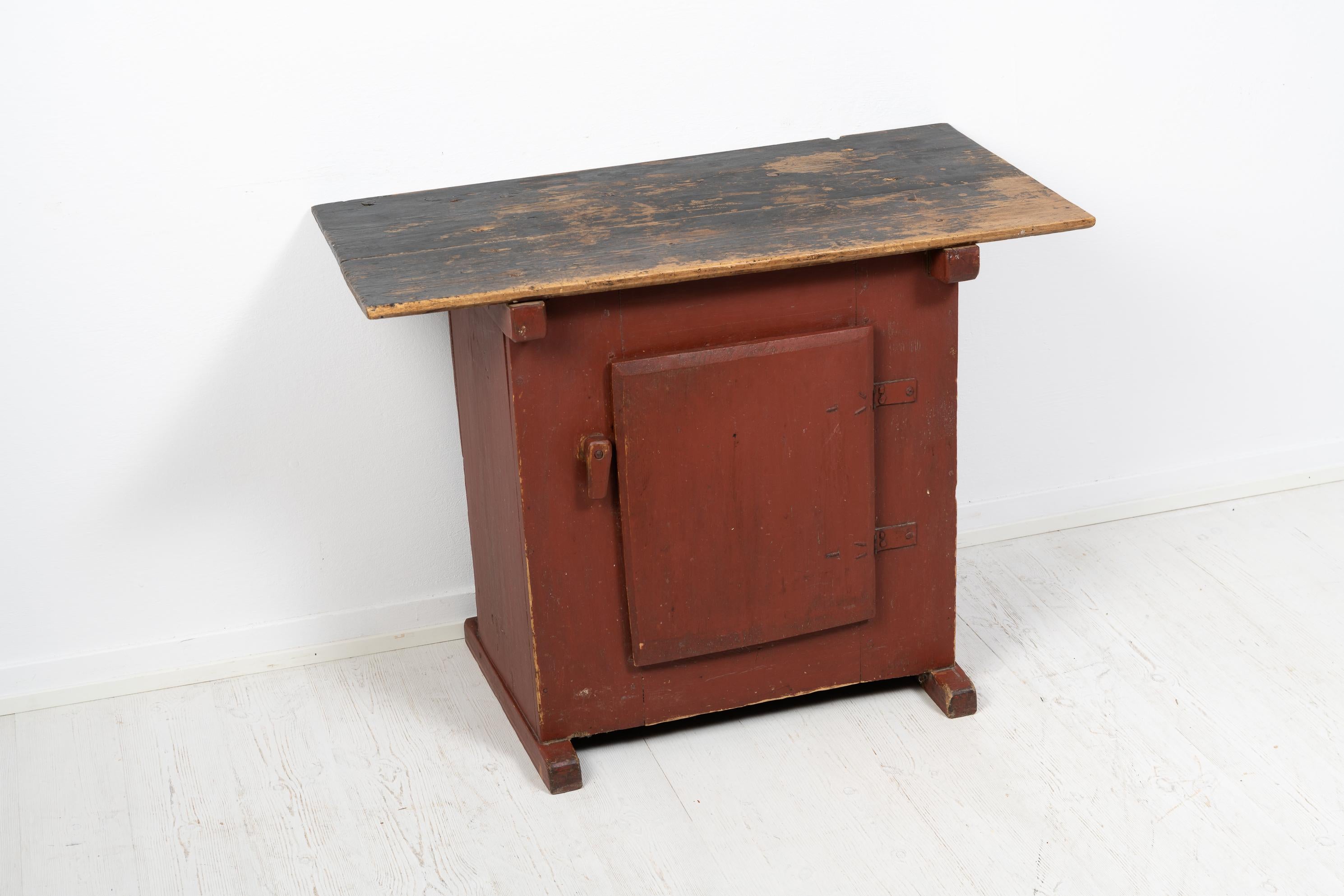 Small 18th Century Swedish Cabinet or Side Table For Sale 3