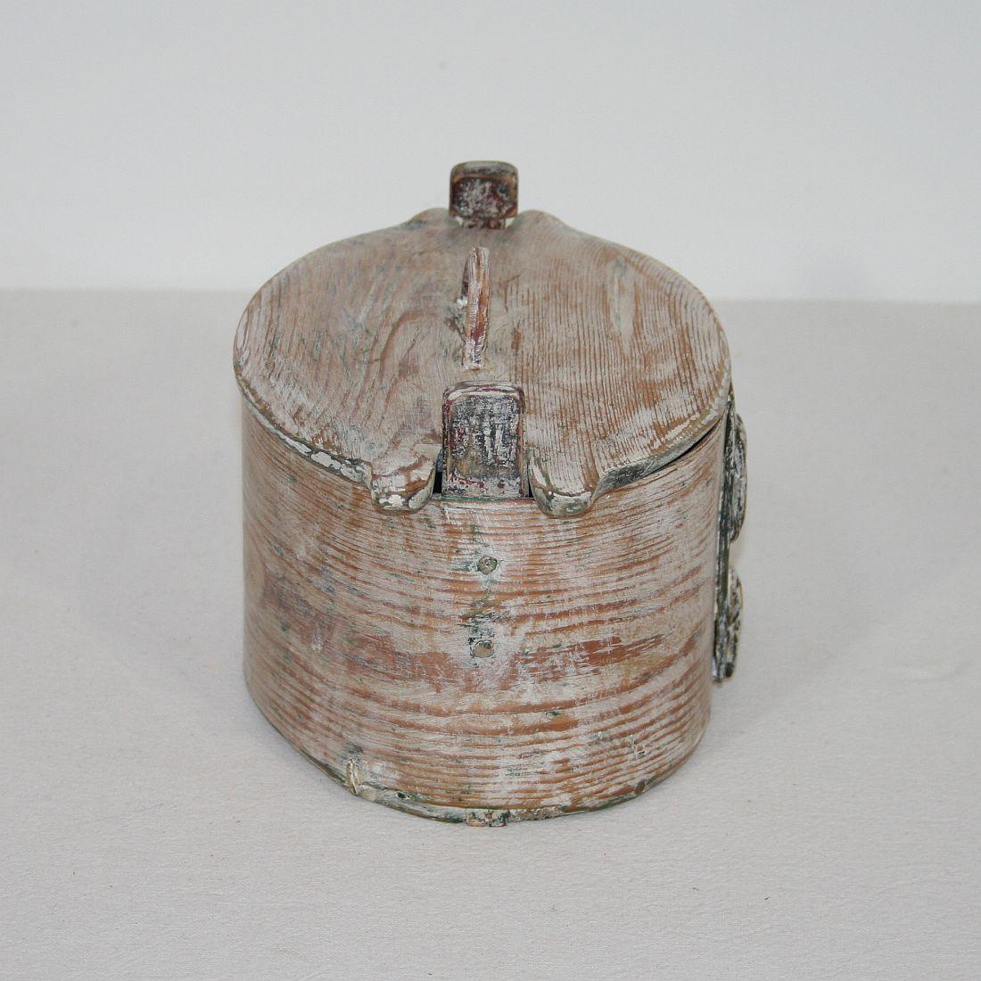 Small 18th Century Swedish Folk Art Bentwood Box In Good Condition In Buisson, FR