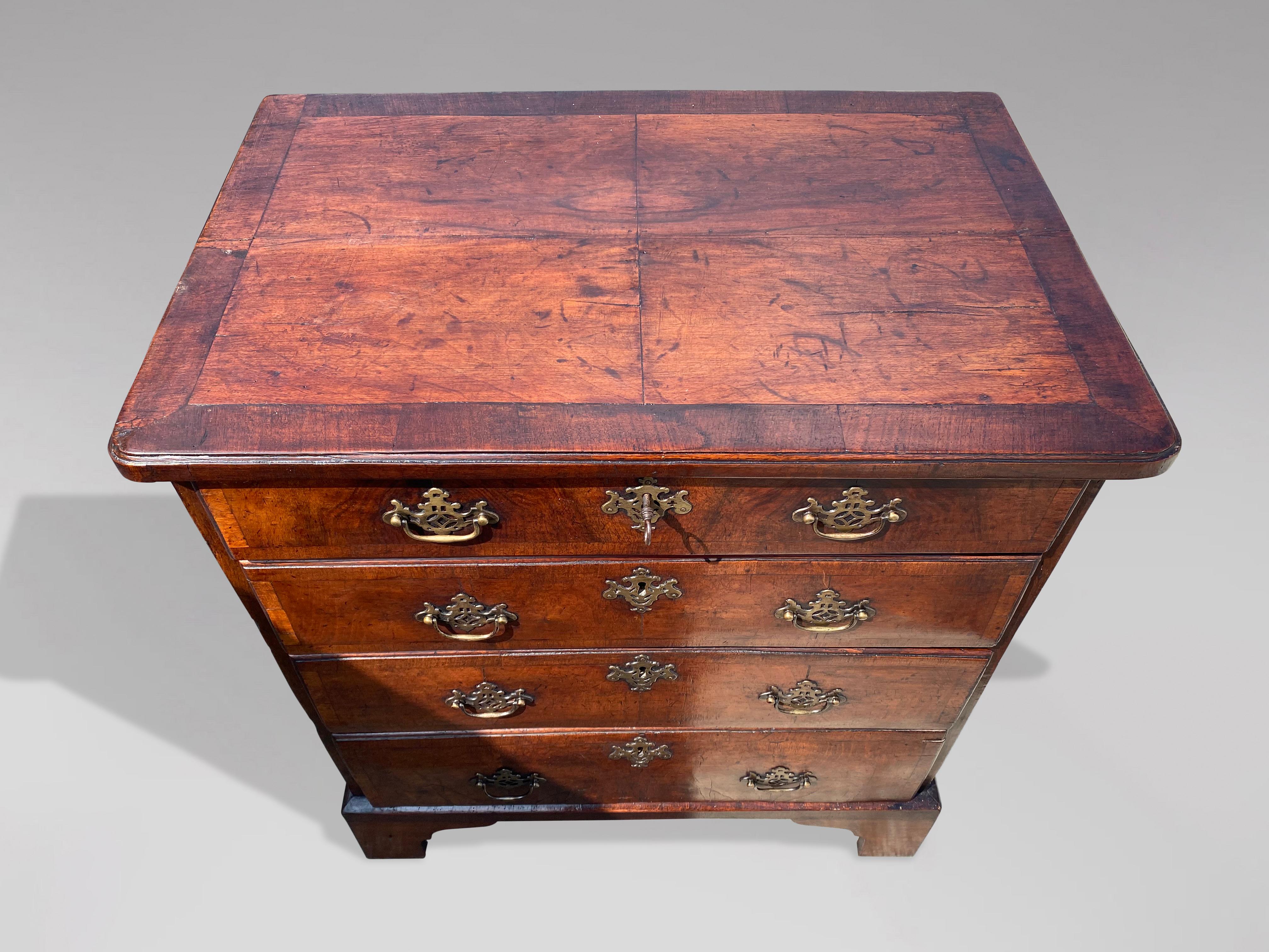 Small 18th Century Walnut Chest of Drawers In Good Condition In Petworth,West Sussex, GB