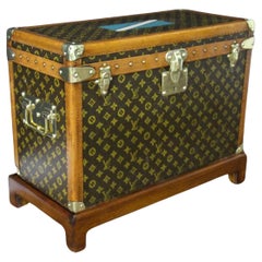 Small 1920s Louis Vuitton Monogram Steamer Trunk  ,  60 cm Vuitton Trunk