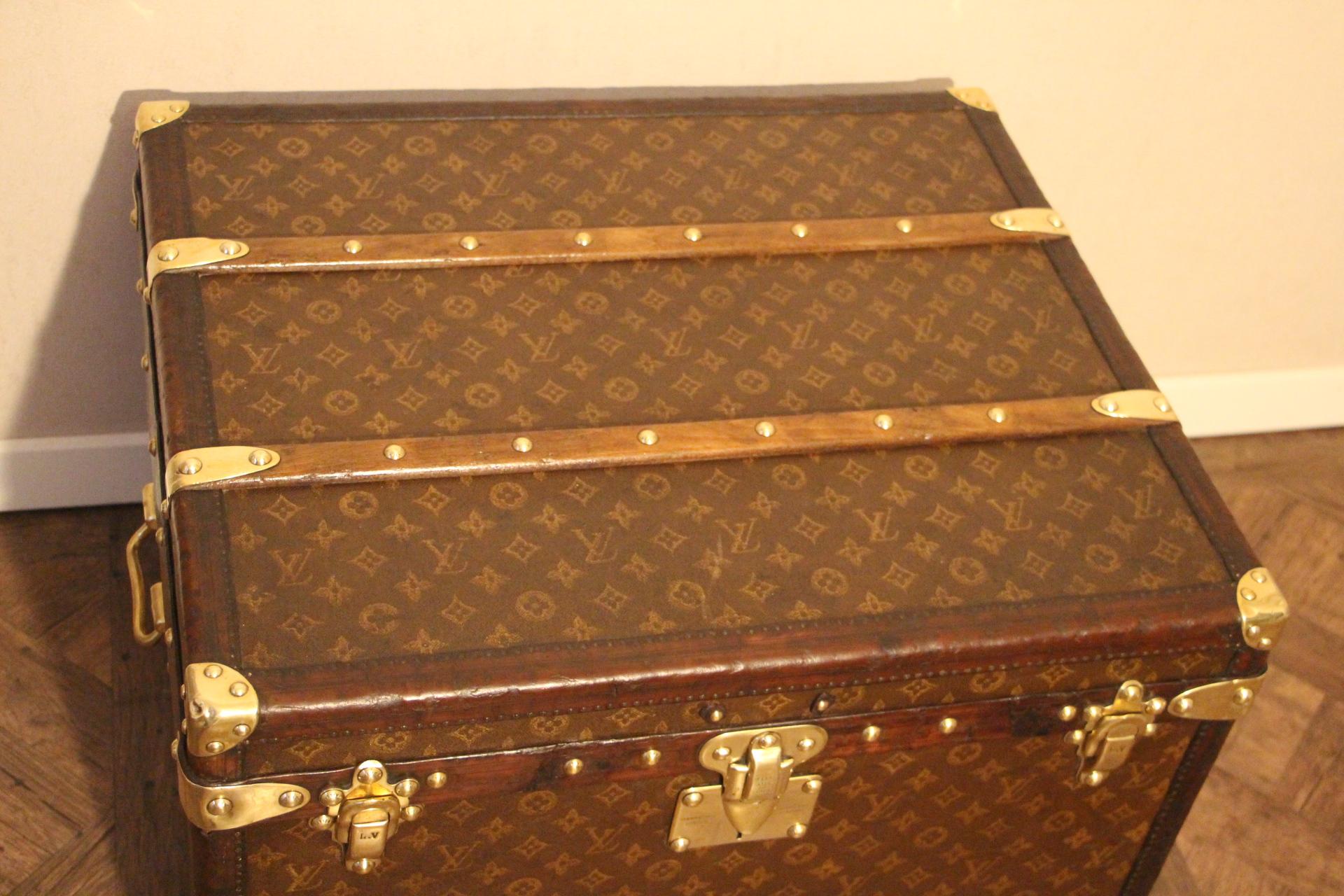 Small 1920s Louis Vuitton Monogram Steamer Trunk In Good Condition In Saint-Ouen, FR