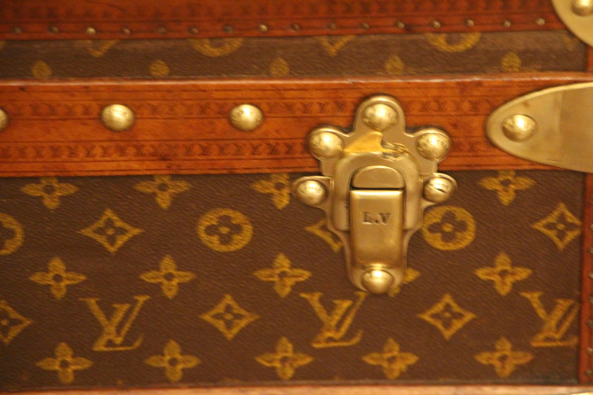 Small 1920's Louis Vuitton Steamer Trunk in Monogram In Good Condition In Saint-Ouen, FR