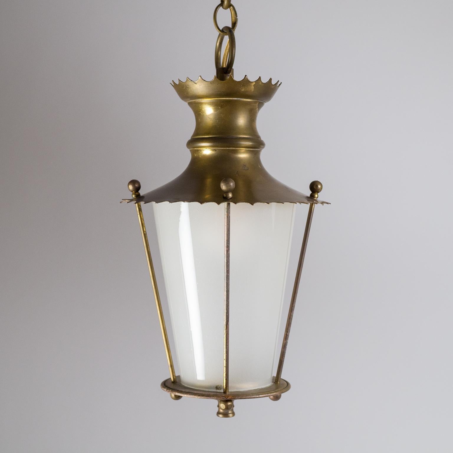 Small 1940s French Brass Lantern In Good Condition In Vienna, AT
