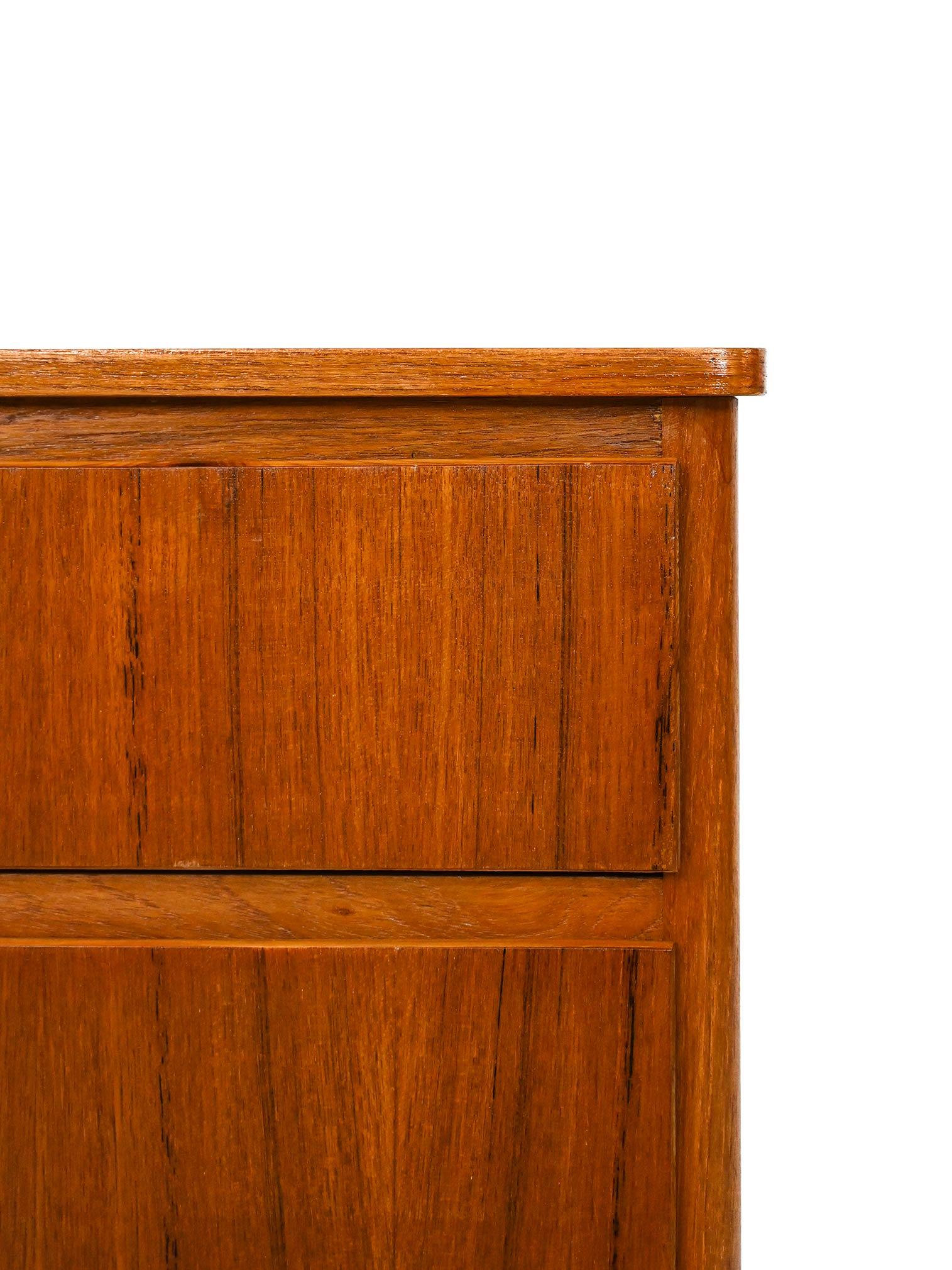 Wood Small 1960s Chest of Drawers For Sale