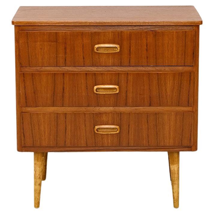 Small 1960s Chest of Drawers For Sale