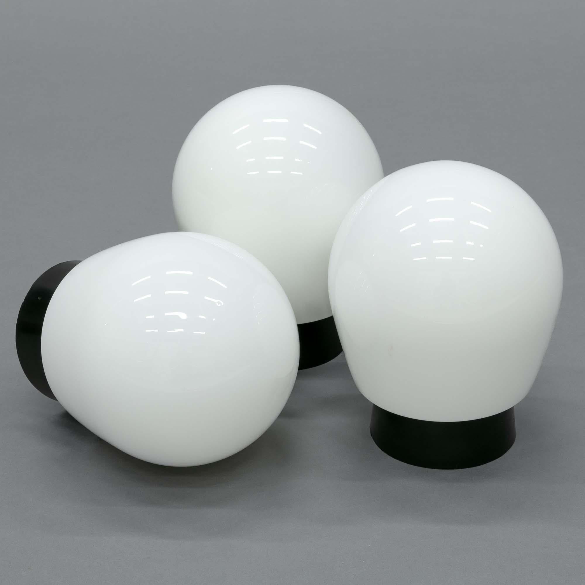 Small 1960s Czech Opaline Glass Flush Lights In condizioni buone in vendita a Leicester, Leicestershire