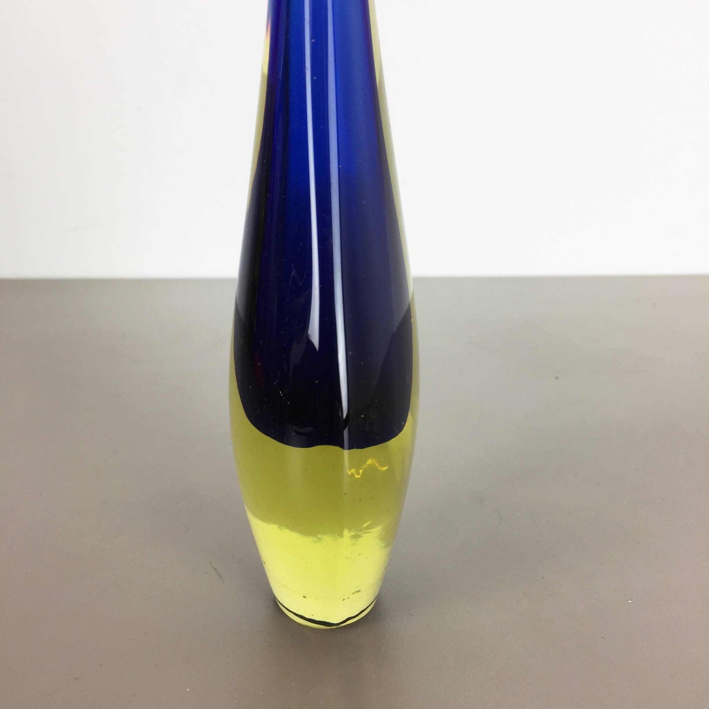 Kleine einstielige Vase aus Murano Glass Sommerso, 1960er Jahre, von Flavio Poli, Italien (20. Jahrhundert) im Angebot
