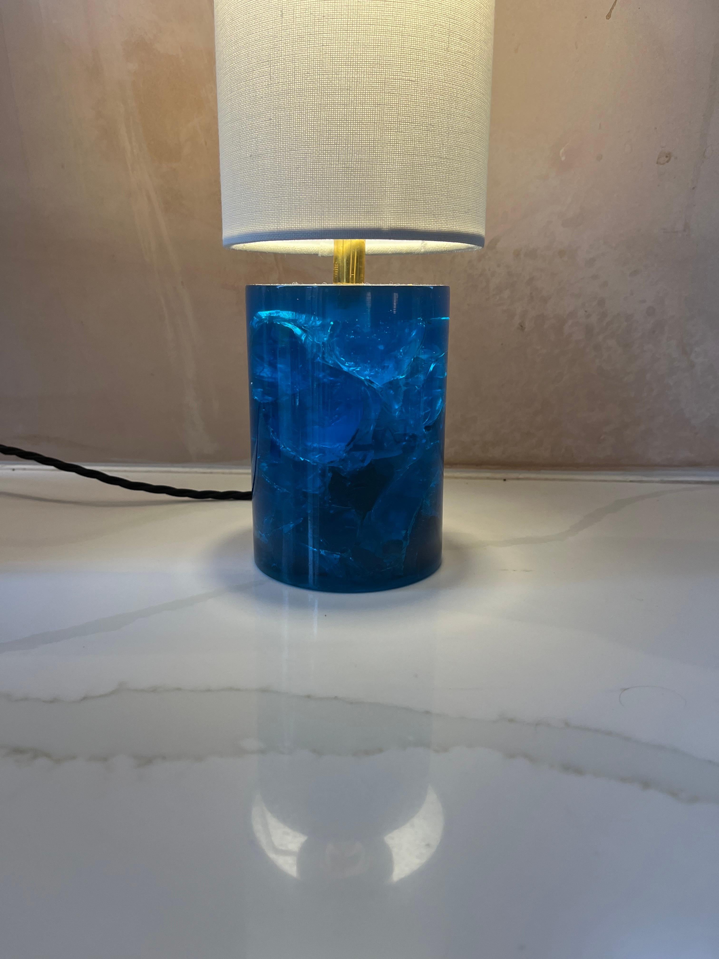 French Small 1960’s resin table lamp For Sale