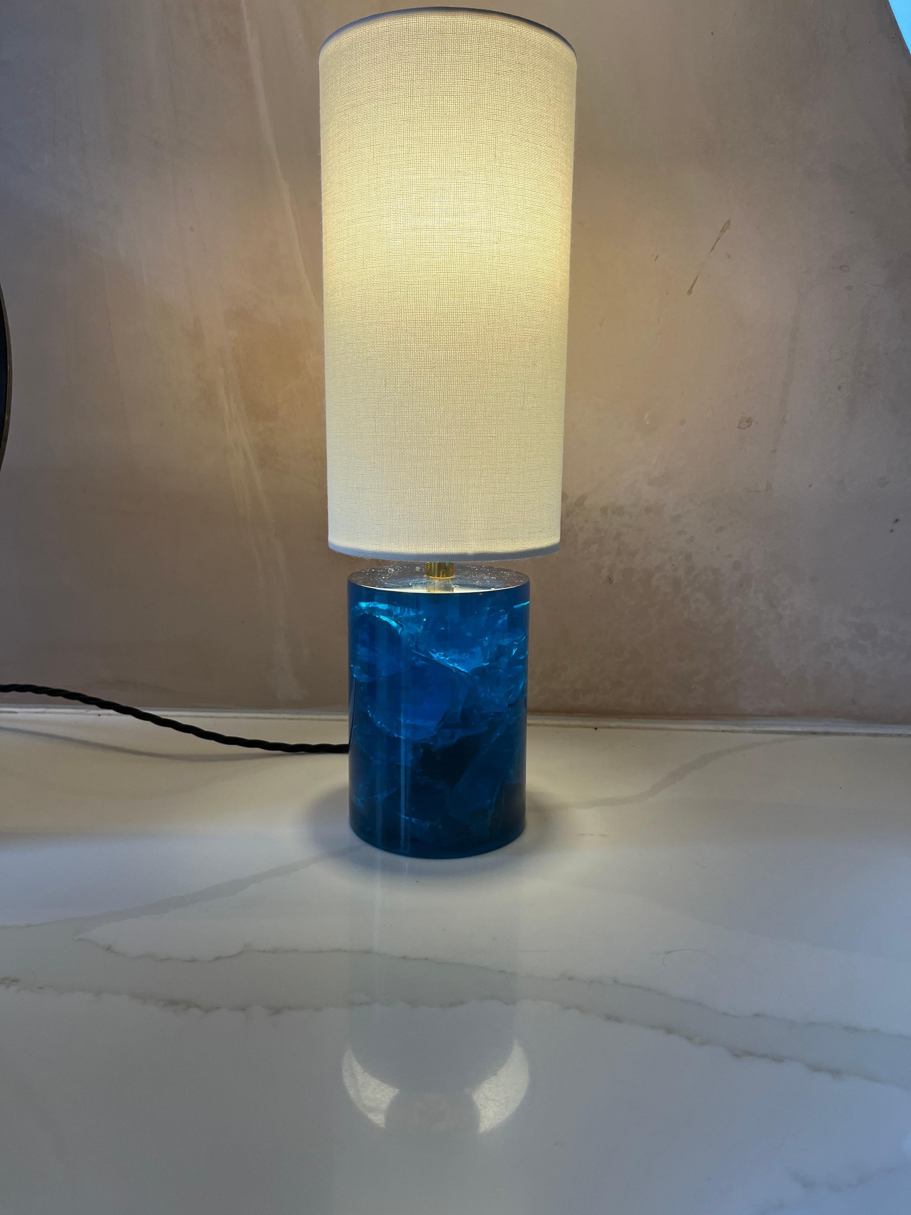 Molded Small 1960’s resin table lamp For Sale