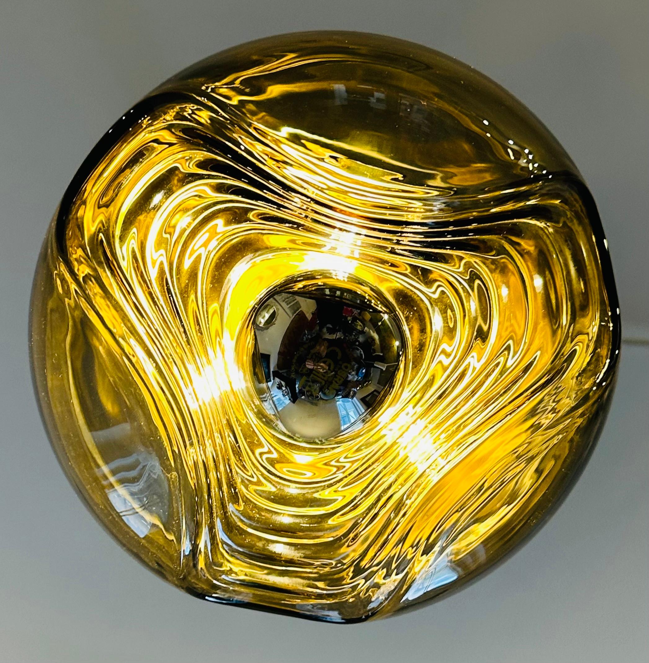 20ième siècle Petit pendentif Futura des années 1970, Wave Peill & Putzler, chrome doré et verre fumé en vente