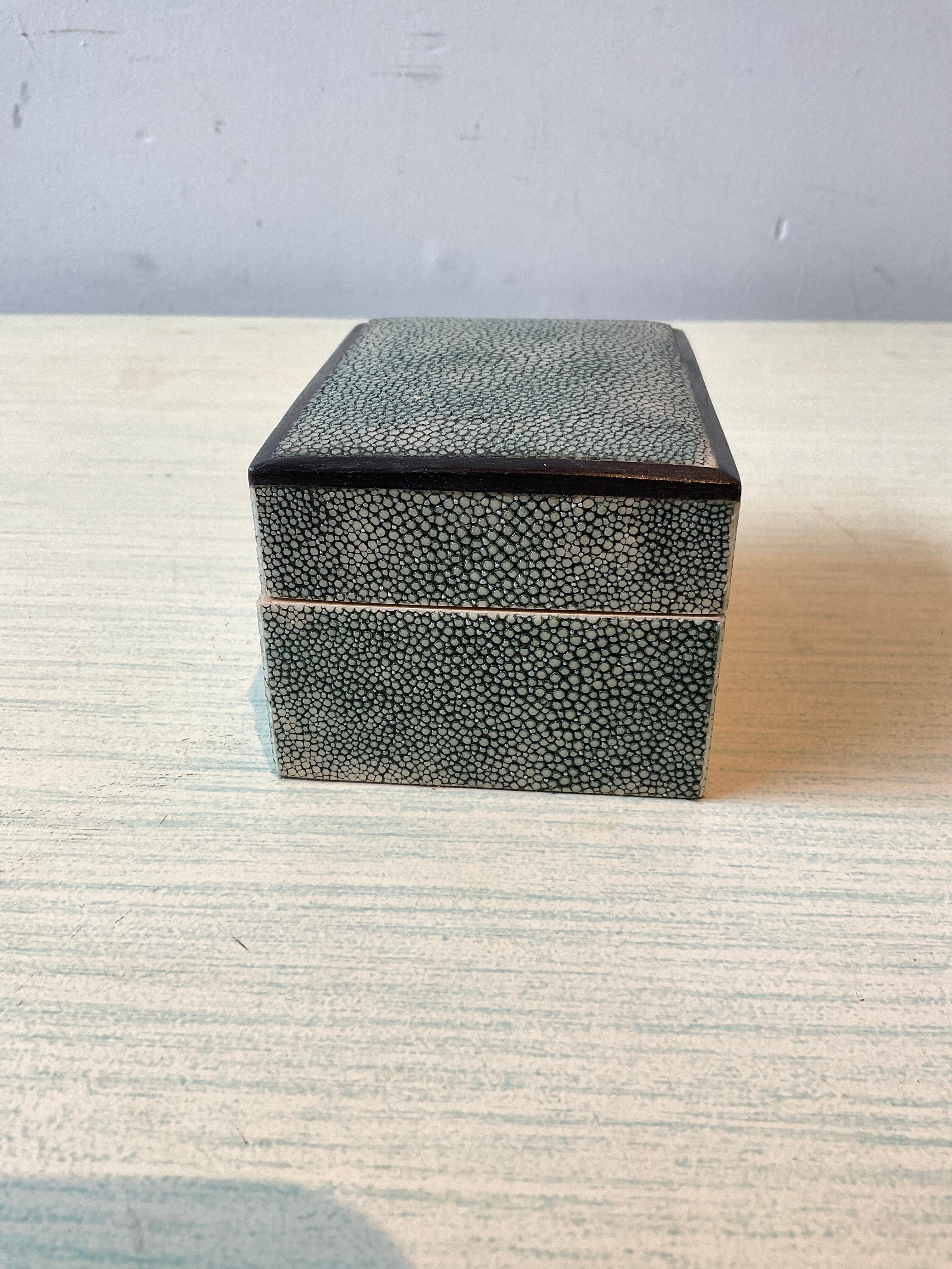 Small 1990s R & Y Augousti Shagreen Box In Good Condition For Sale In Tarrytown, NY