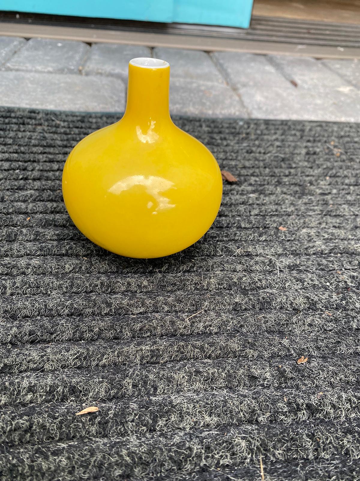 Small 19th-20th Century Chinese Yellow Glazed Vase, Unmarked In Good Condition In Atlanta, GA