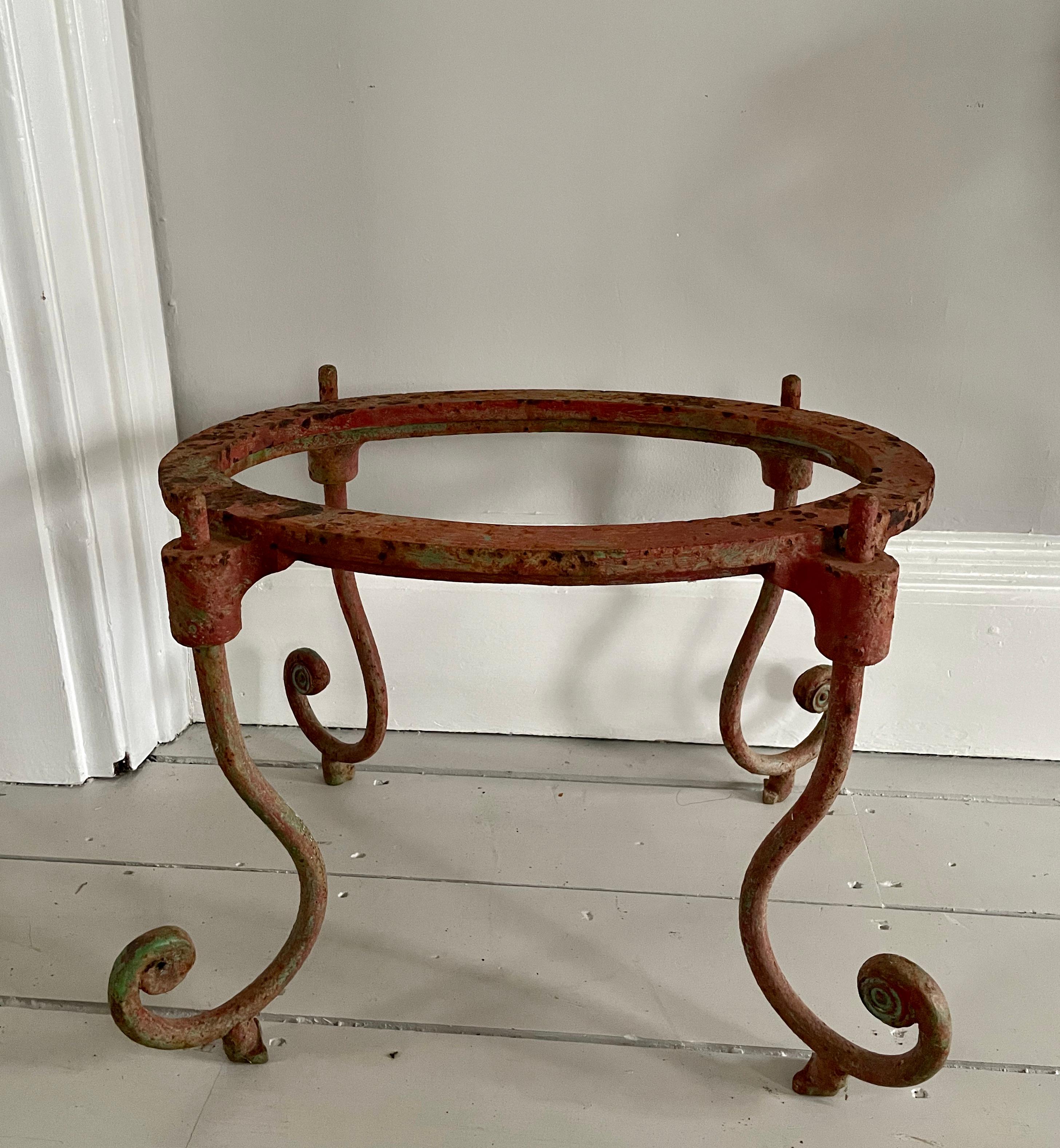 Small 19th Century American Oval Cast and Wrought Iron Table Base In Good Condition For Sale In Woodbury, CT