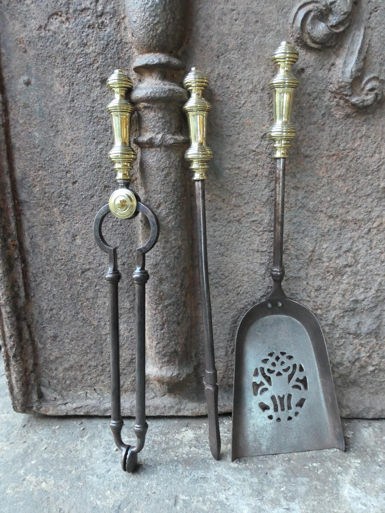 Small 19th C. English Victorian Fireplace Companion Set For Sale 3