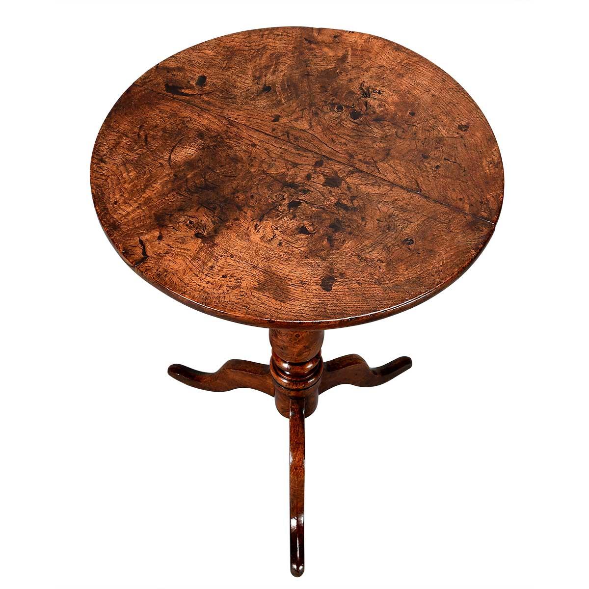 Small 19th C. Figured Oak Tripod Table In Good Condition For Sale In Harrodsburg, KY