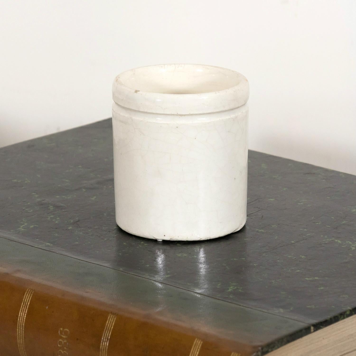 Petits pots de conservation ou pots à confiture en pierre de fer français anciens du 19e siècle Bon état - En vente à Birmingham, AL