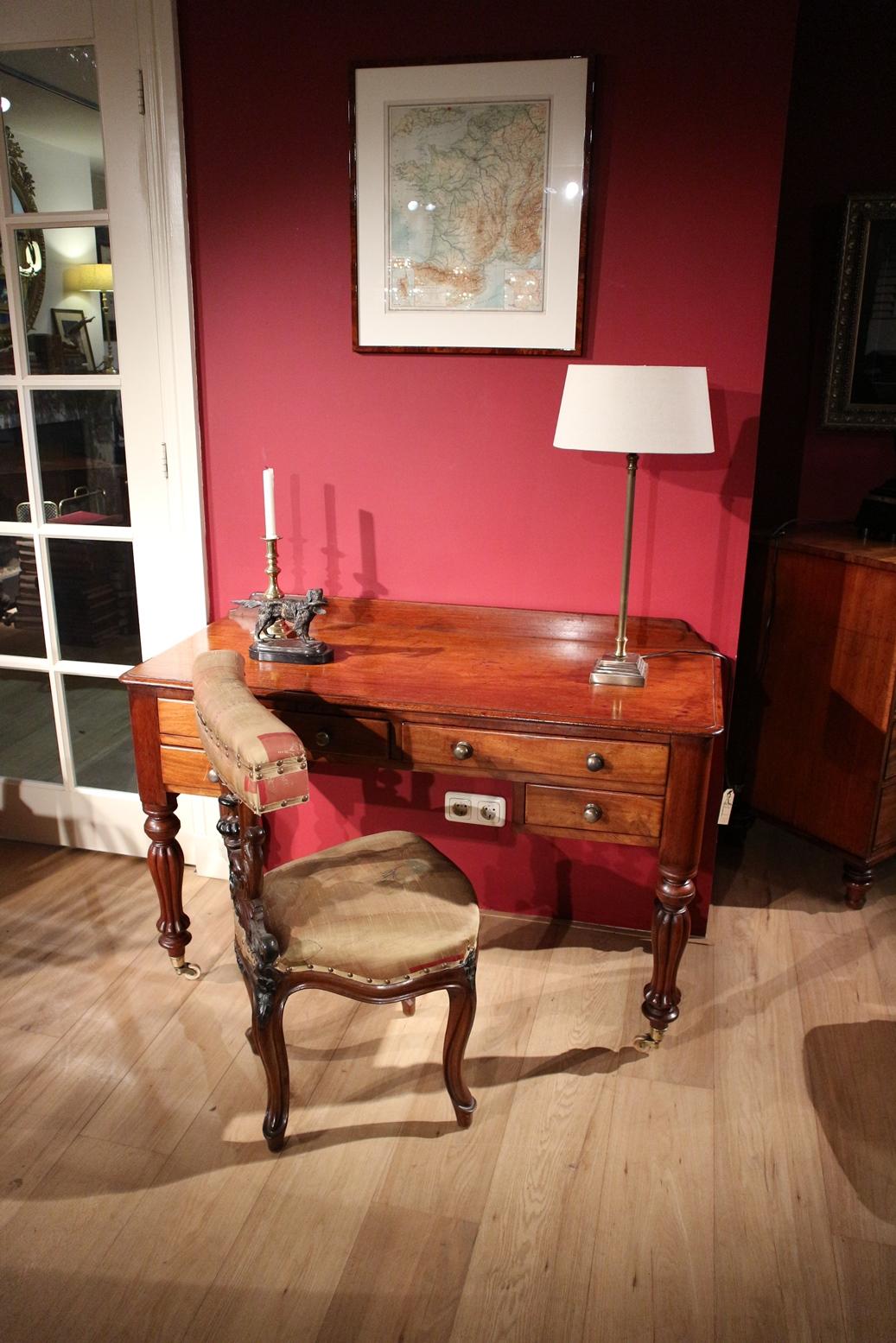 Small 19th Century Antique Writing Table with Four Drawers In Excellent Condition In Eindhoven, NL