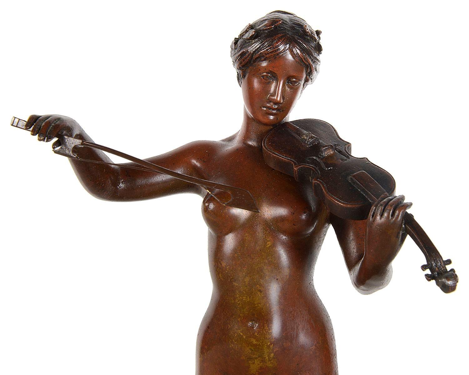 Small 19th century Bronze nude musician, 32cm For Sale 1