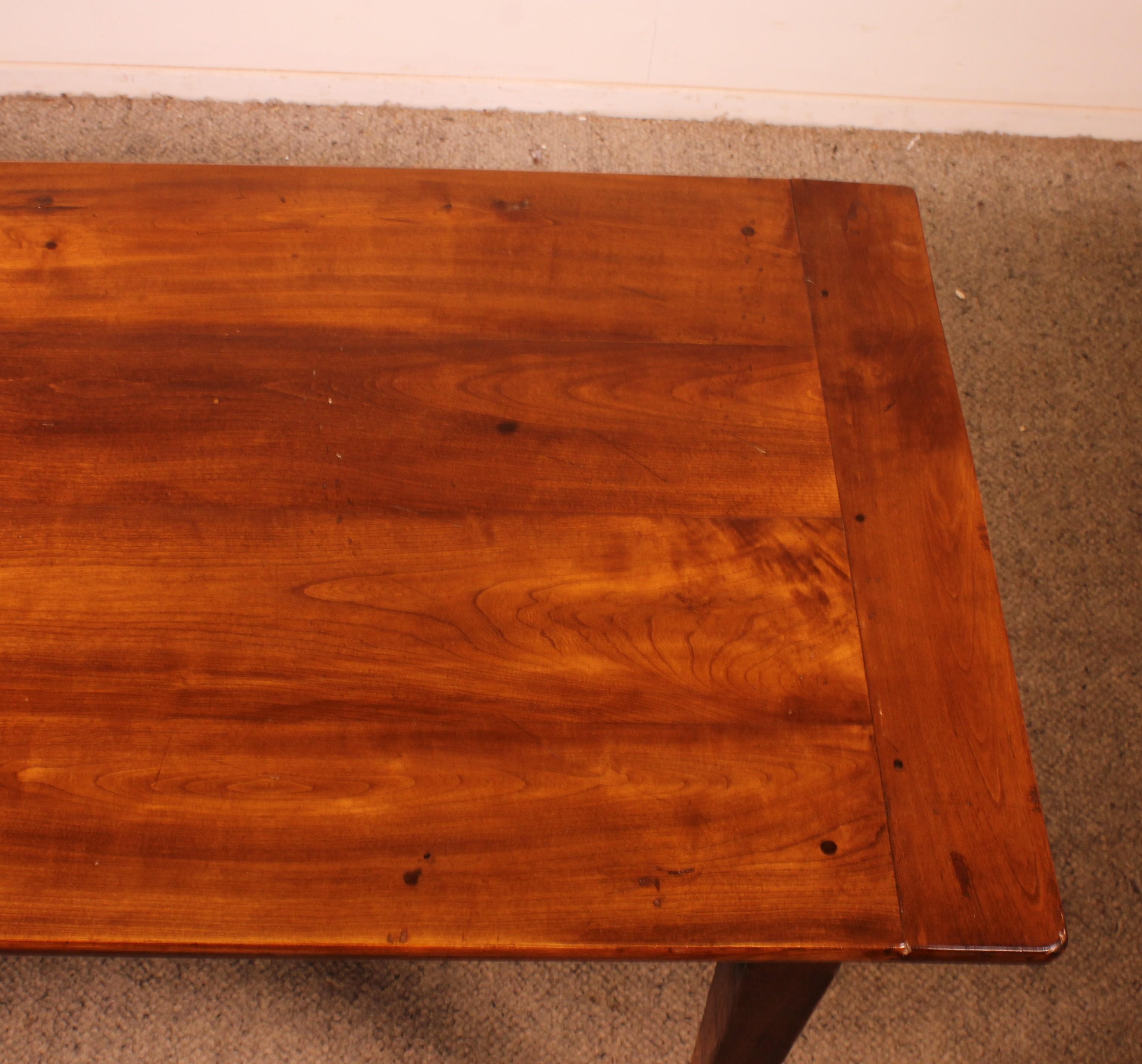 Kleiner Bauernhoftisch aus Kirsche Wood des 19. im Angebot 4