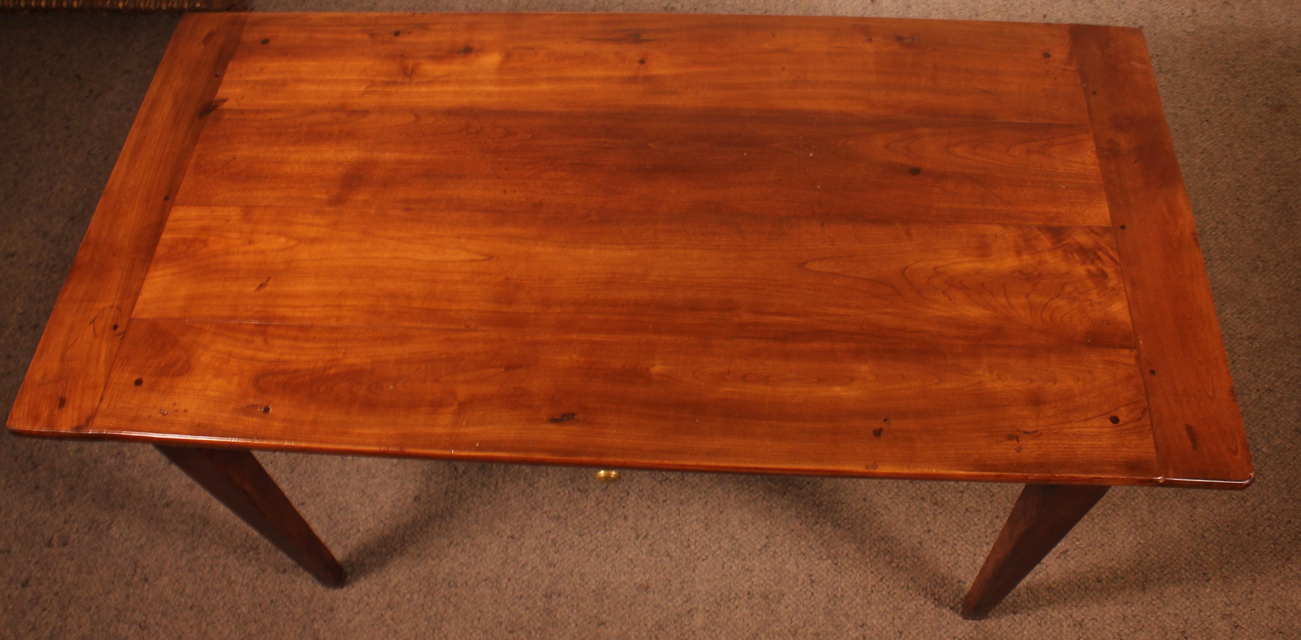 Kleiner Bauernhoftisch aus Kirsche Wood des 19. im Angebot 5