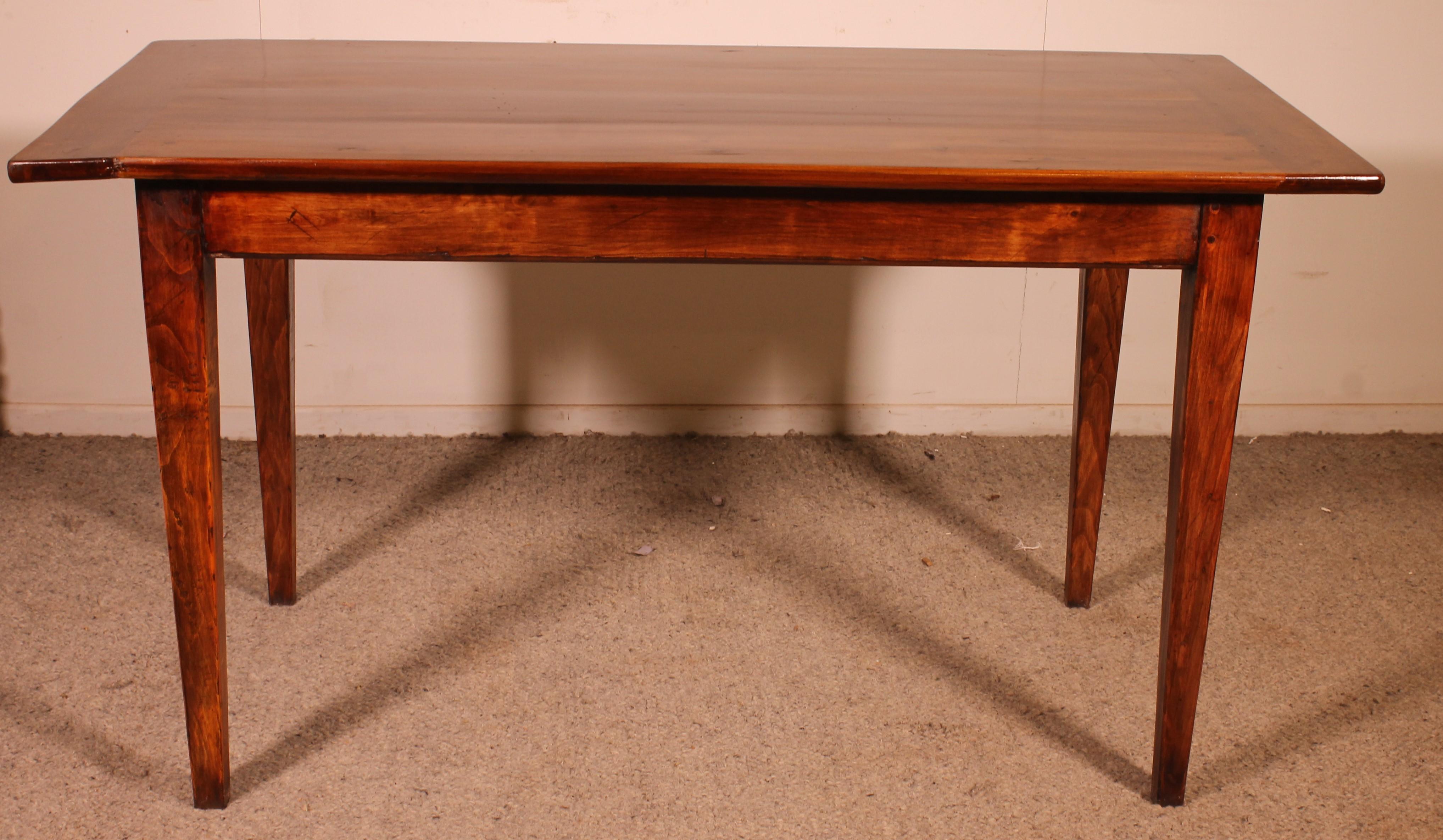 Kleiner Bauernhoftisch aus Kirsche Wood des 19. im Angebot 1