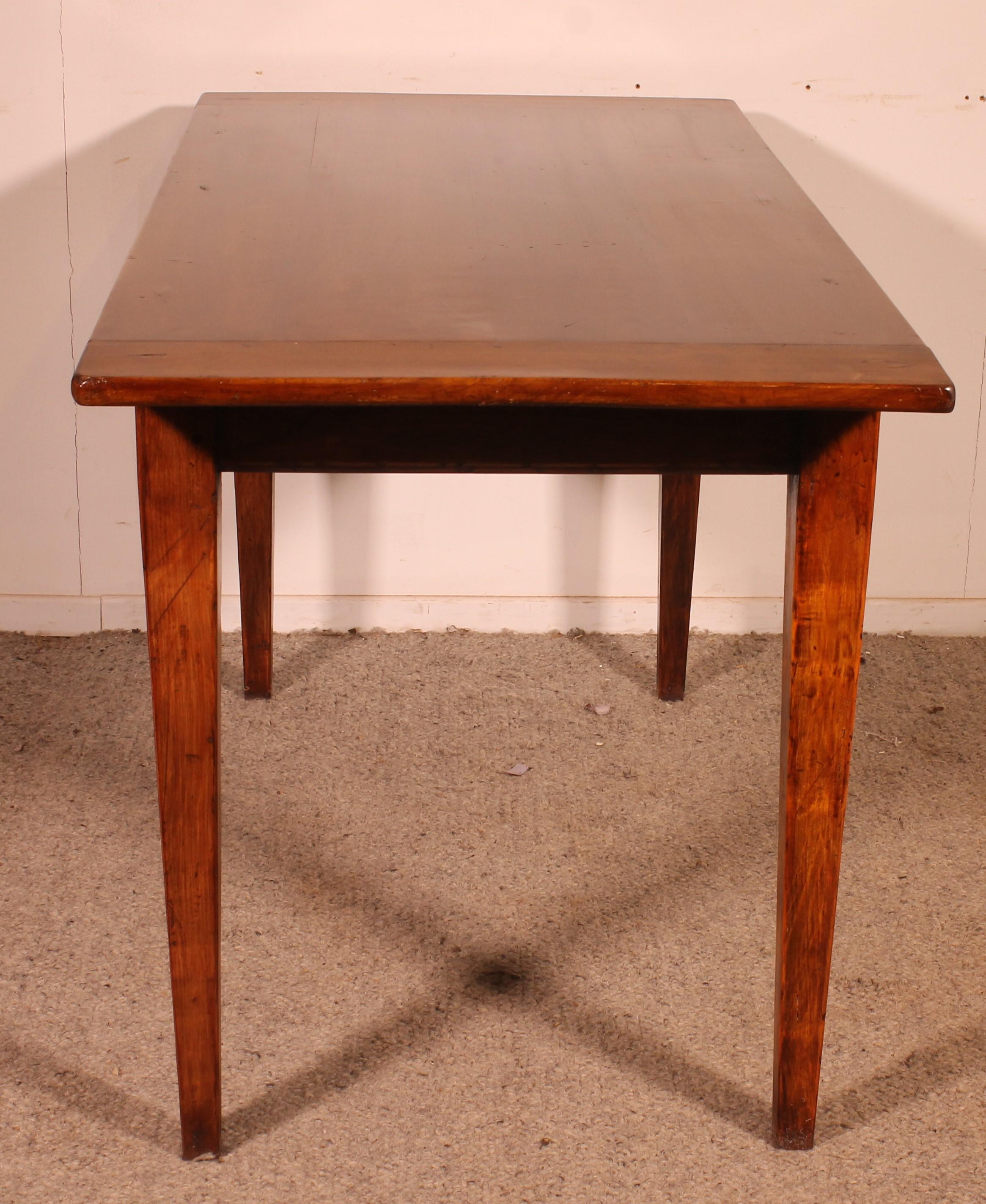 Kleiner Bauernhoftisch aus Kirsche Wood des 19. im Angebot 2