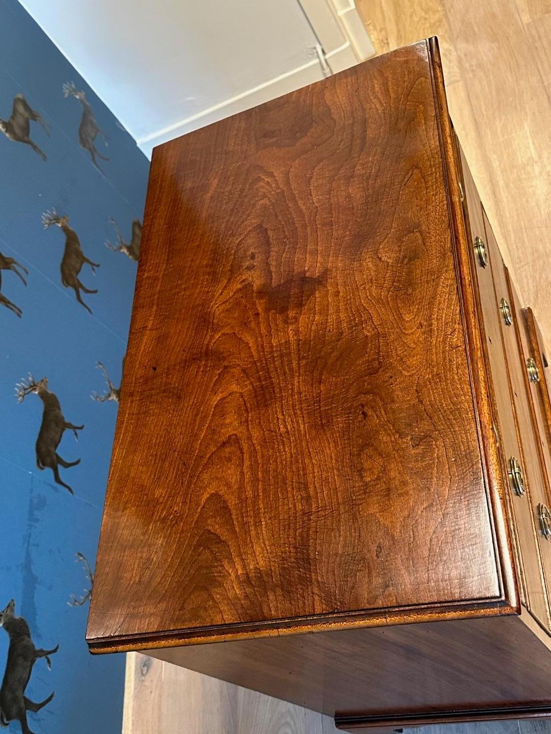 Britannique Petite commode du 19ème siècle en vente