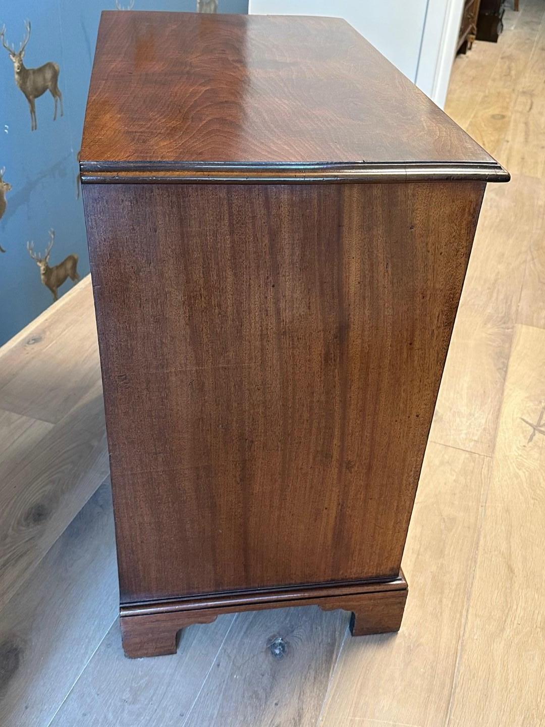 Small 19th Century chest of drawers In Good Condition For Sale In Eindhoven, NL
