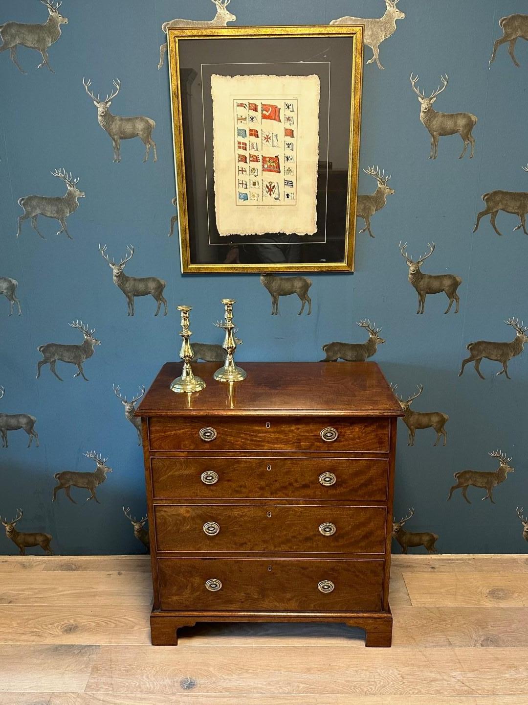 Small 19th Century chest of drawers For Sale 1