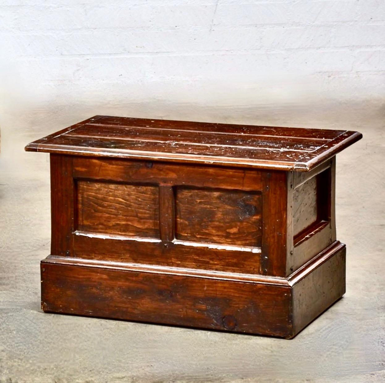 Small 19th Century Chest or Trunck In Good Condition In Pasadena, CA