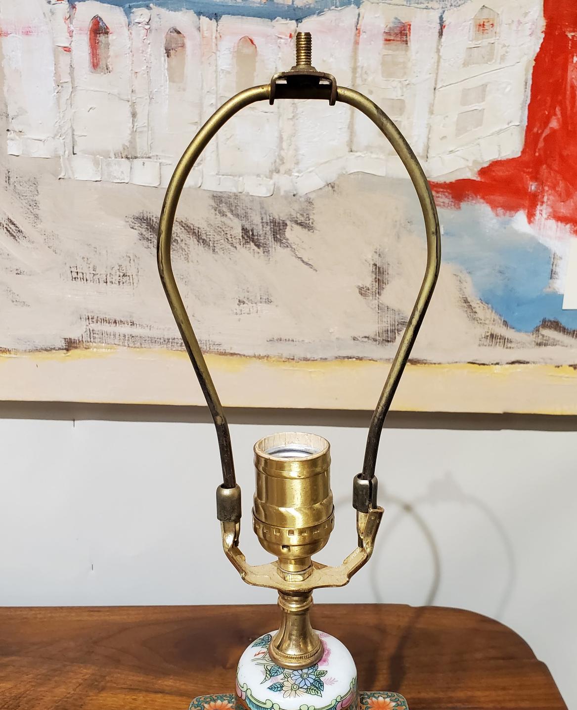 Small 19th Century Chinese Export Urn Converted to a Modern Lamp 7