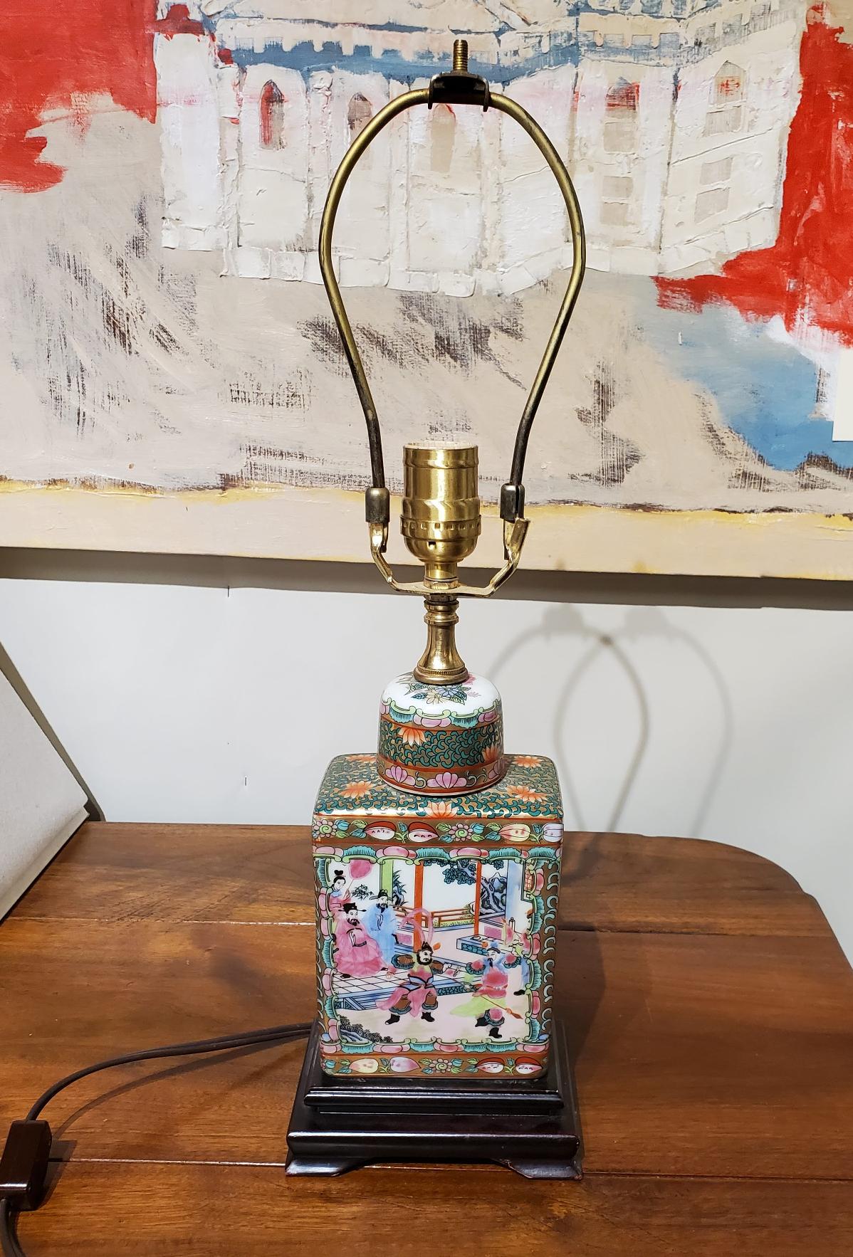 Small 19th Century Chinese Export Urn Converted to a Modern Lamp In Good Condition In Middleburg, VA