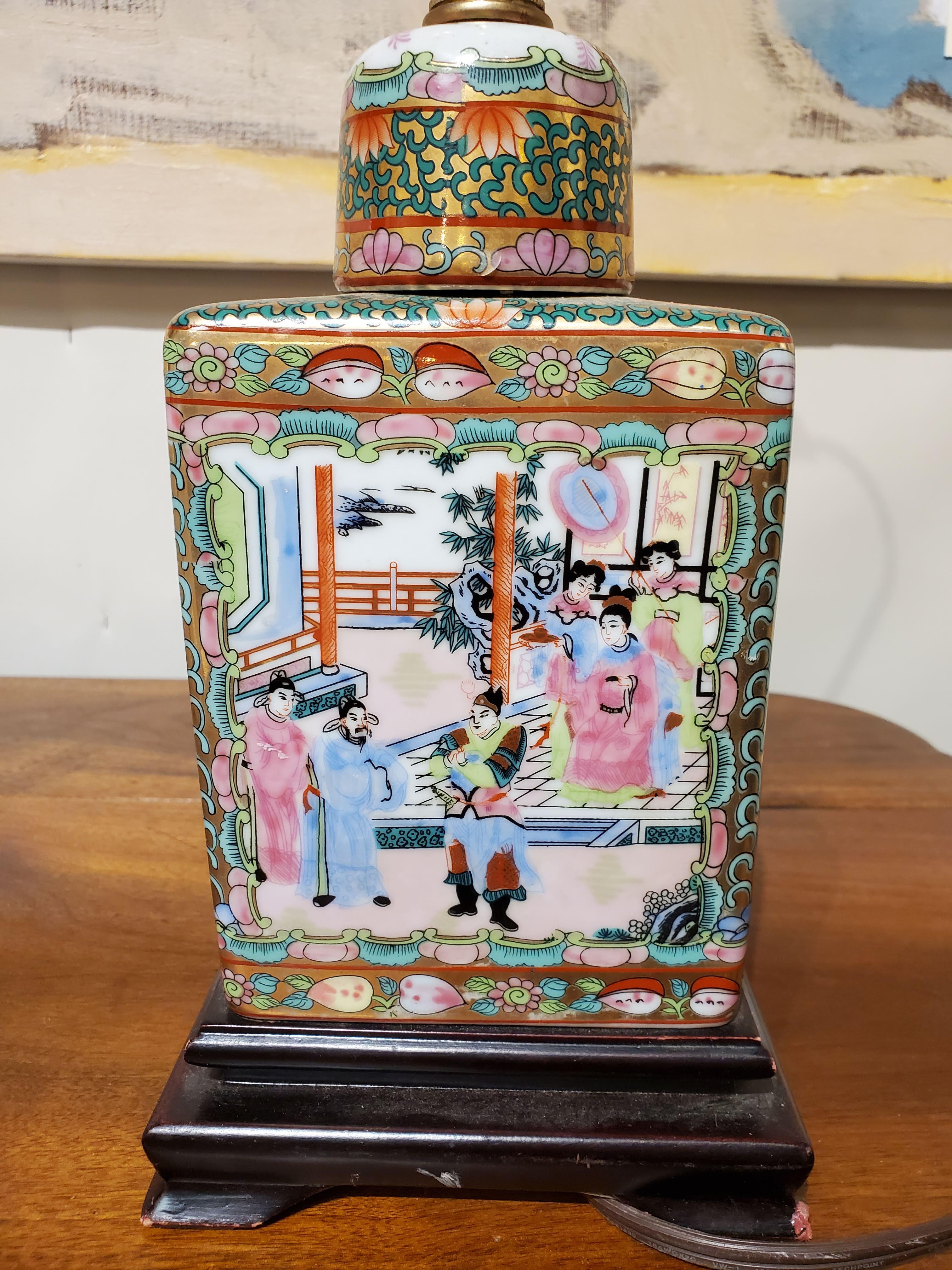 Ceramic Small 19th Century Chinese Export Urn Converted to a Modern Lamp For Sale