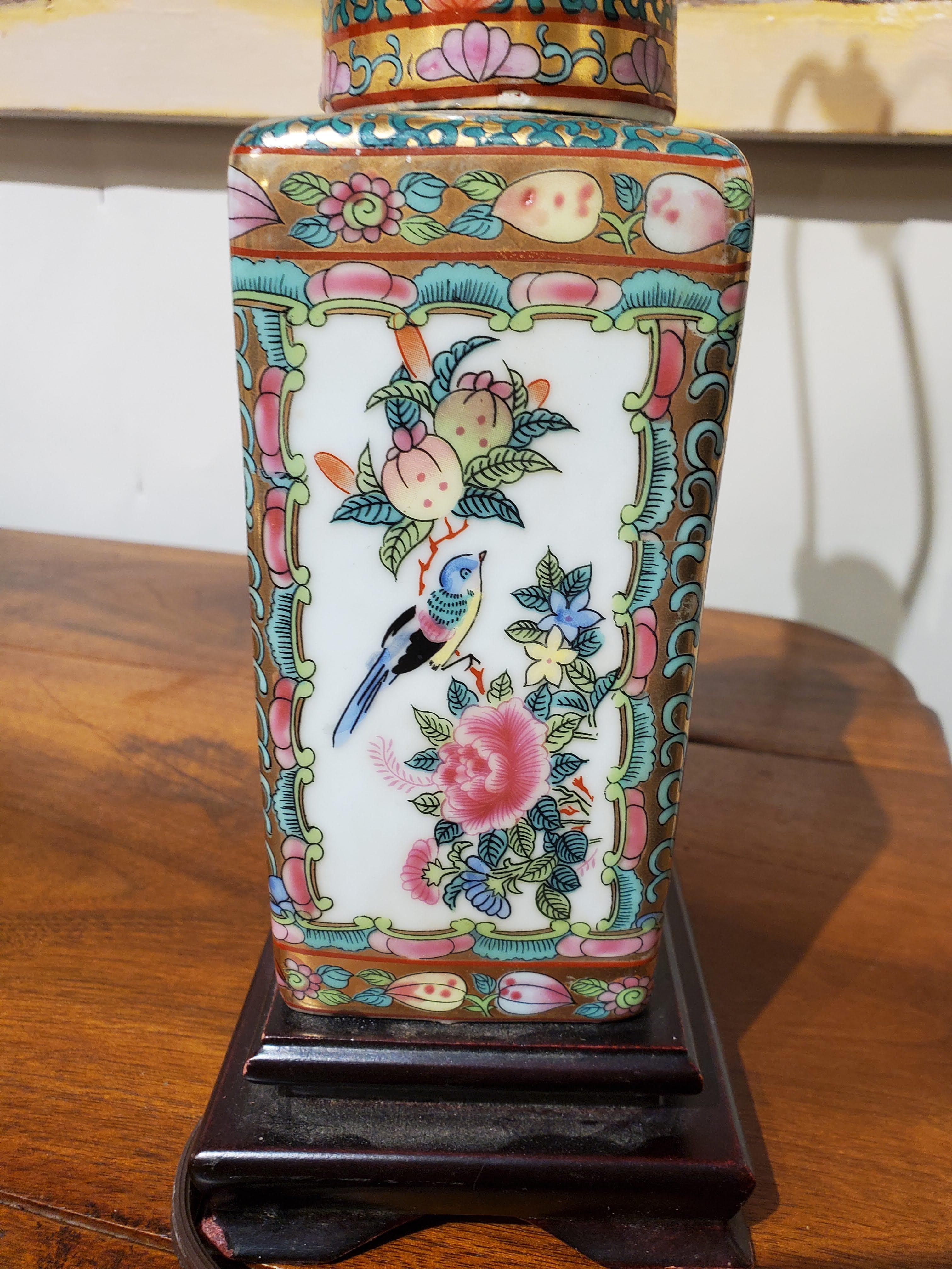 Small 19th Century Chinese Export Urn Converted to a Modern Lamp 2